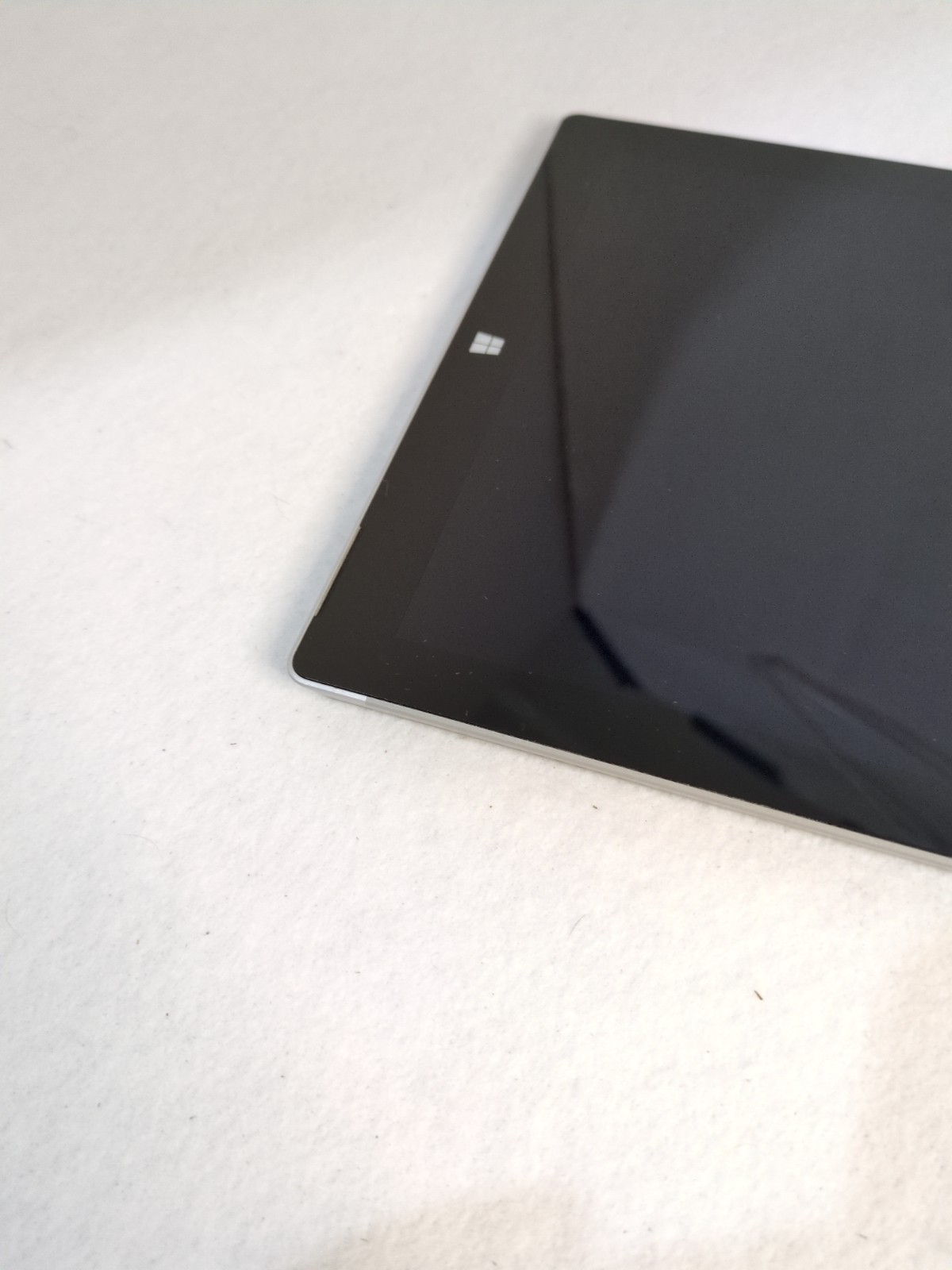 Microsoft Surface Pro 3 Model 1631 | 12″ | 256GB SSD | 8GB RAM | Windows 11