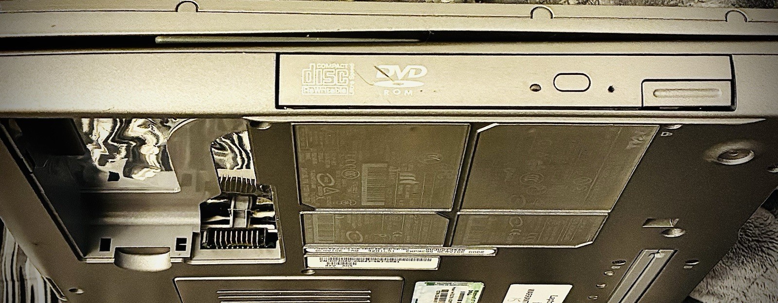 Dell Laptop D505 Windows XP 15” -Parallel port-9 pin Serial Port-RS232