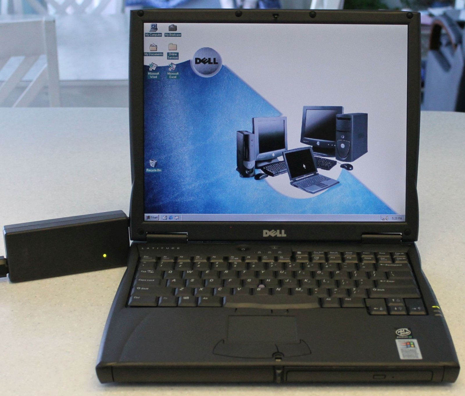 Dell Latitude C600 PP01L Laptop Windows 98se,40GB HD,256MB RAM,CD,Charger