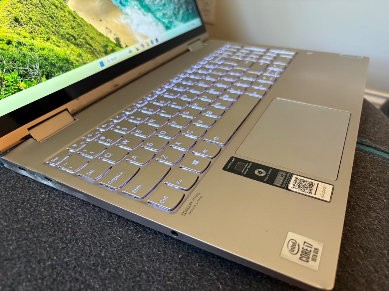 Lenovo Yoga C740 2-1 Touchscreen i7 10th Gen/12gigs/ 512SSD—–cosmetic