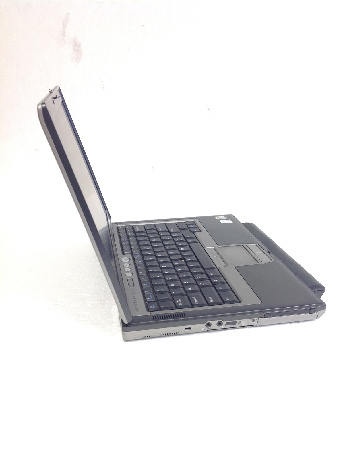 Dell Latitude D620 Core Duo 1.66GHz 14.1″ Laptop w/ 512MB RAM,DVDROM, READ