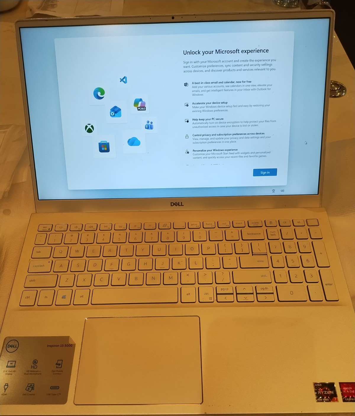 Dell Inspiron 5000 15.6″ Ryzen 7 4700u 2.0GHz 16GB RAM 256GB SSD