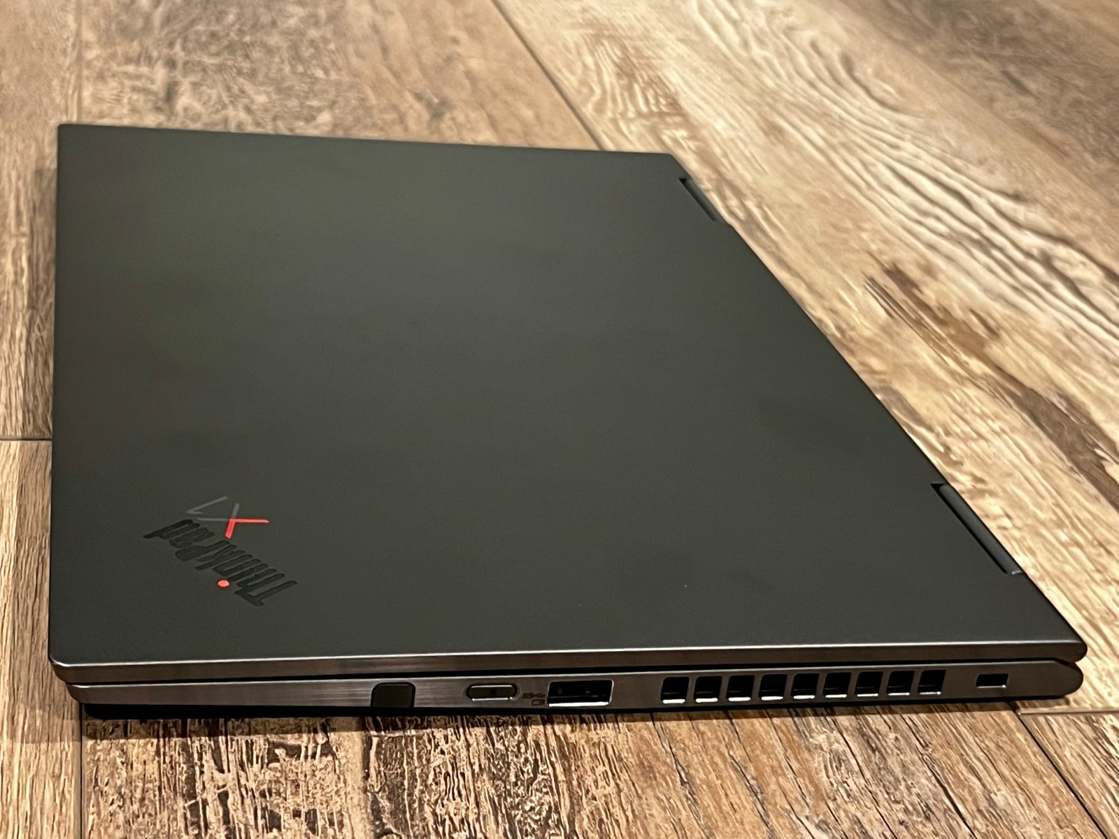 Lenovo ThinkPad X1 Yoga Gen 5 14″ Core i7-10610U 16GB 512GB SSD Win11 Pro Touch