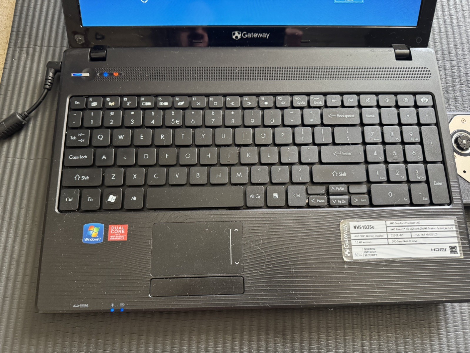 Gateway NV51B13u 15.6″ Laptop AMD E-350 3GB 500GB Radeon HD 6310 Webcam