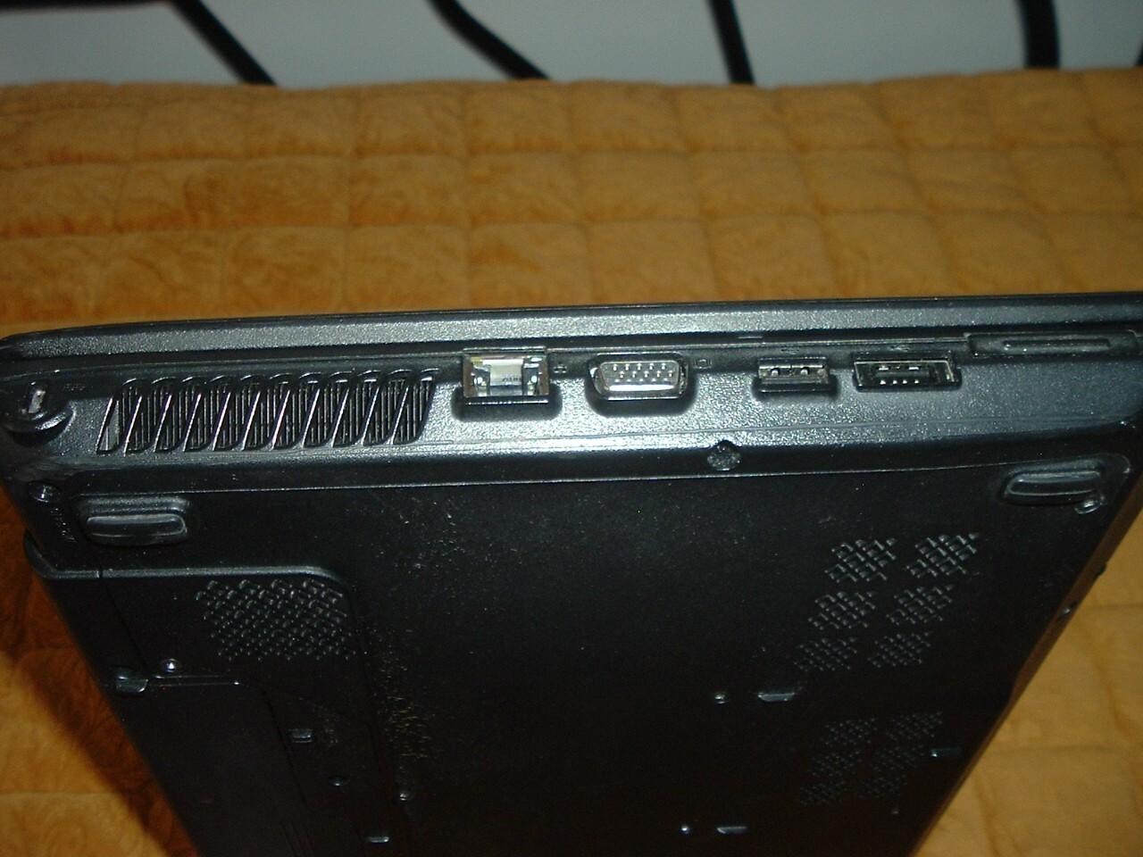 Lenovo G560 Laptop As Is Non Working For Parts w/ Power Adaptor & Owner Manuals