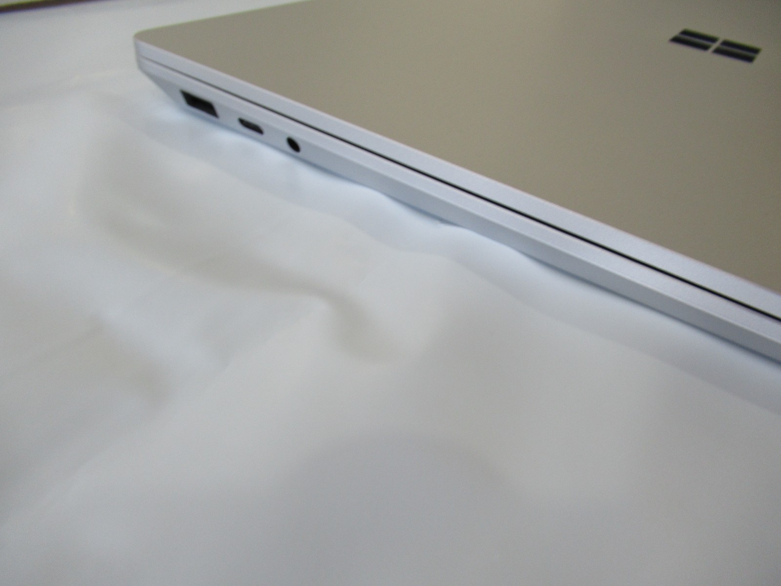 MS Surface laptop 3 Ryzen 5 2.10ghz 8gb 256ssd AMD Radeon Vega 9 Graphics