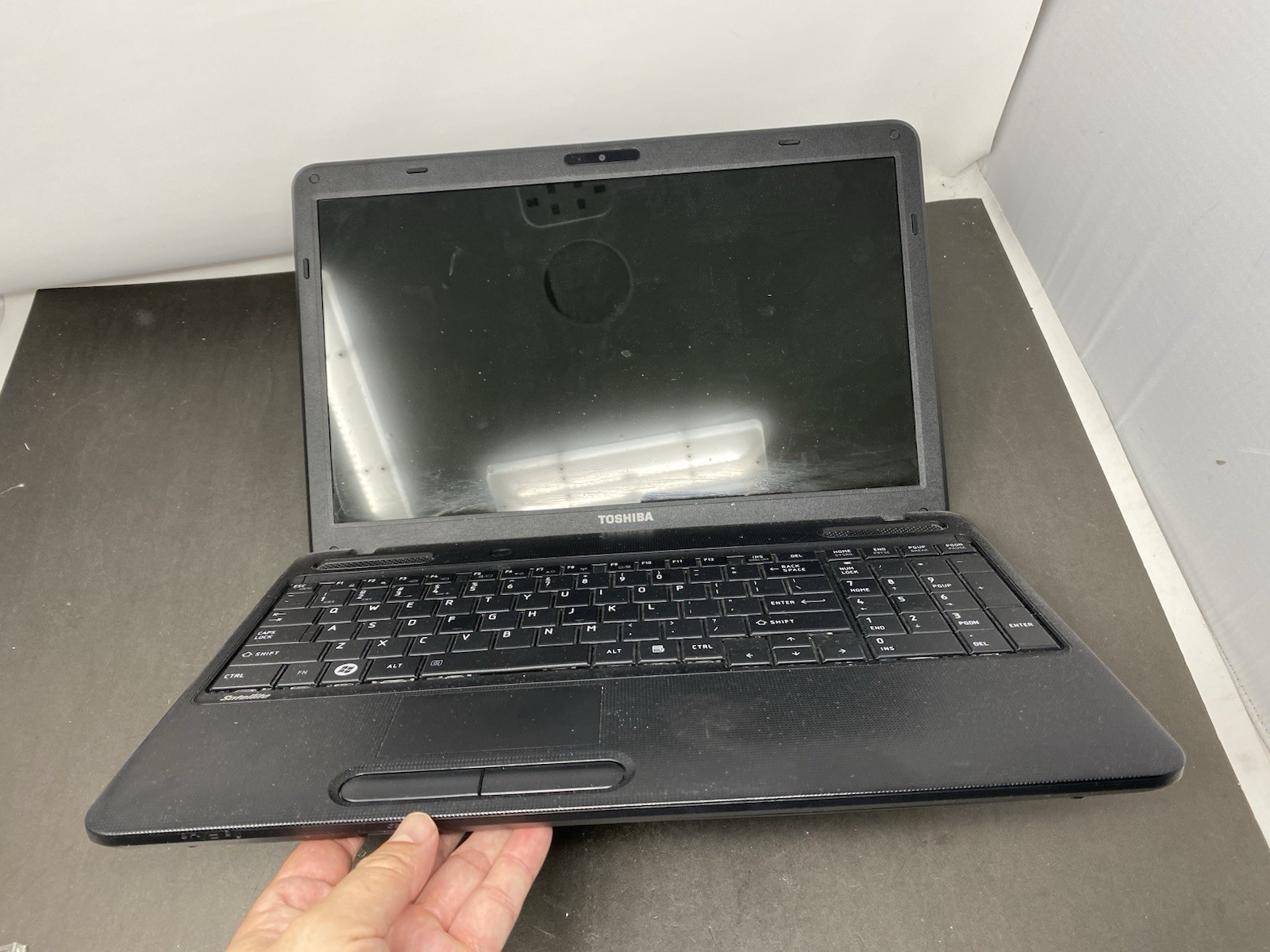 Toshiba Satellite C655 Laptop, Battery Needs Replacing