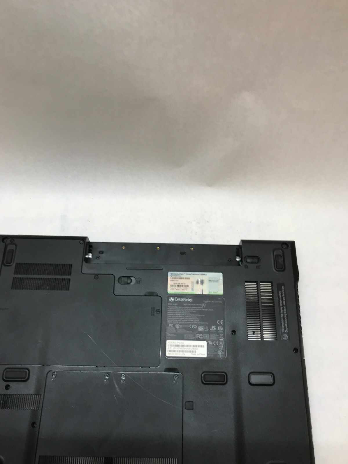 Gateway P-6301 17″ Intel Pentium T2310 1.46GHz 1GB RAM NO HDD/OS No Battery – DW