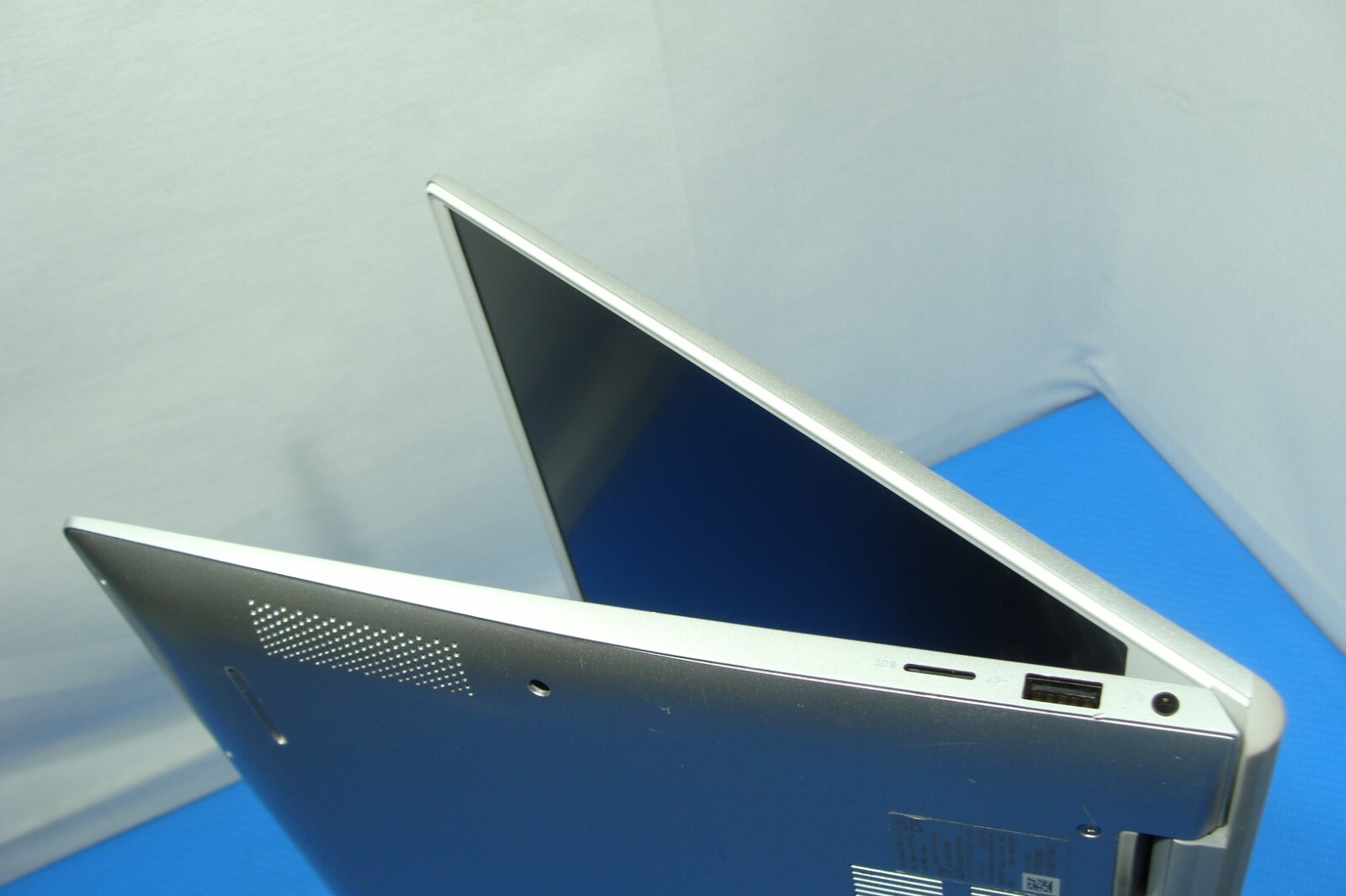 DELL Inspiron 5502 15.6″ FHD Intel i7-1165G7 2.8GHZ 12GB RAM 512GB SSD +Charger