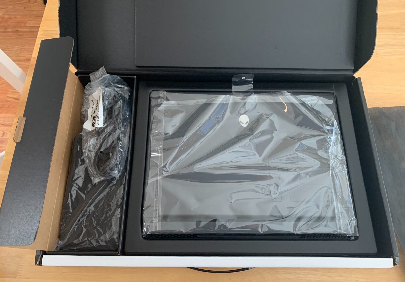 Dell Alienware m15 R5 Gaming laptop, Ryzen 7 5800H, RTX 3060,16GB DDR4,500GB SSD