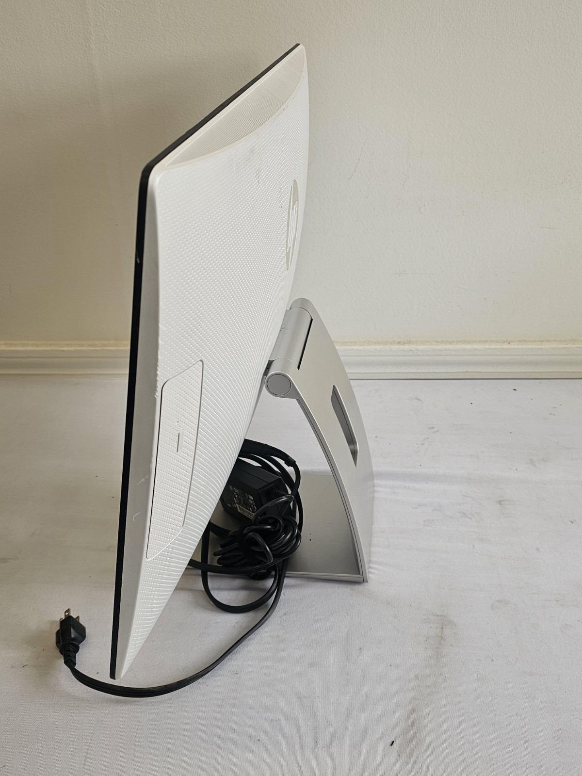 HP Pavilion Aio 23-Q012 All-In-One – AMD A8-7410 – 4GB RAM – 1TB SSD – Win 10