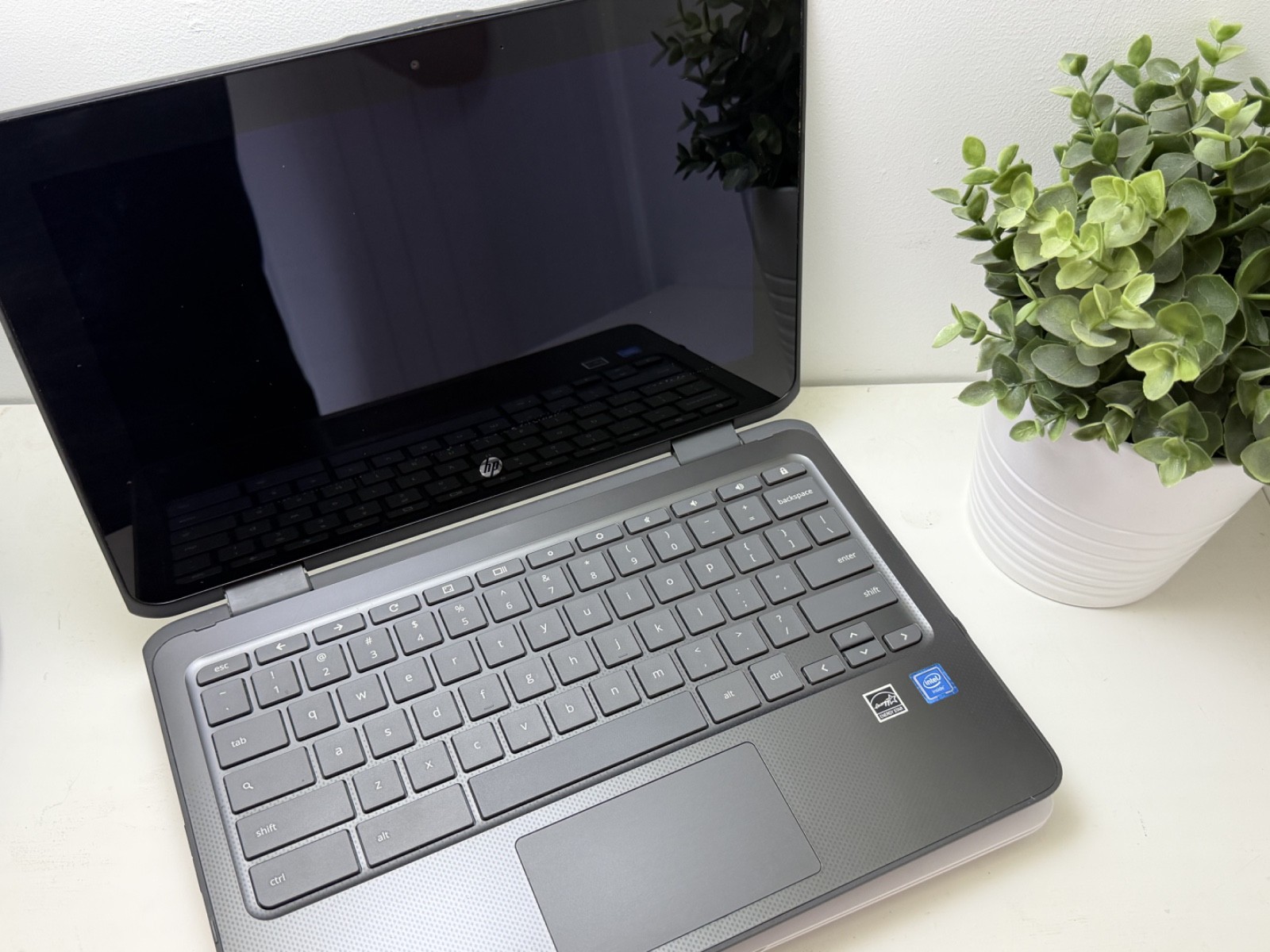 Lot Of 2 – White/Black – HP Chromebook x360 (11-ae131nr, 11-ae027nr)