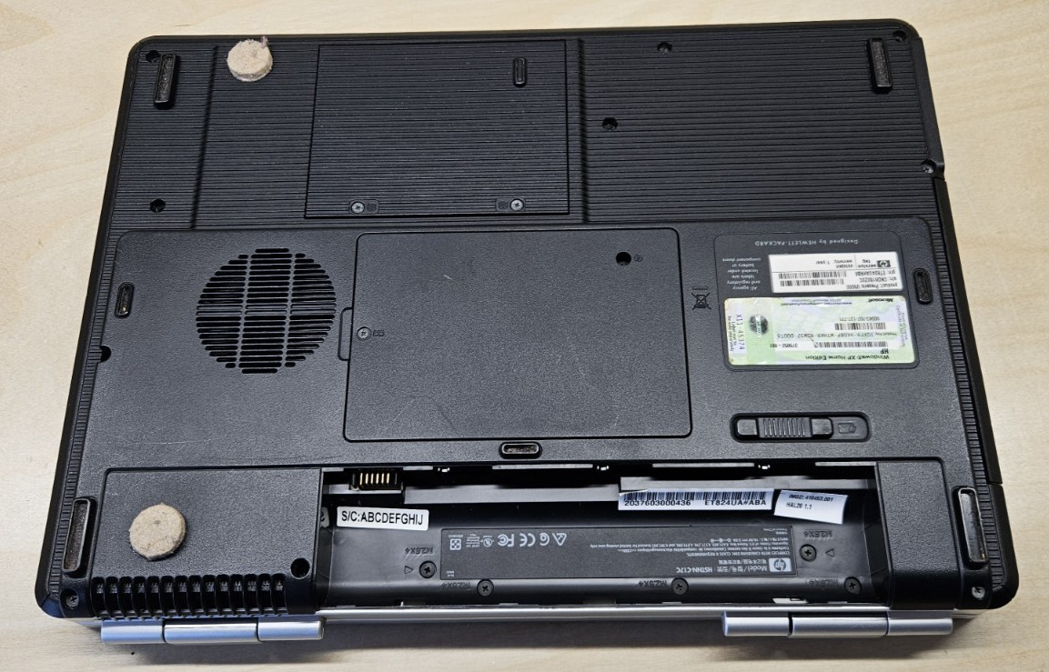 Retro Compaq Presario V5000 AMD Sempron 1.8Ghz / 384Mb Ram / NO HDD NO PSU
