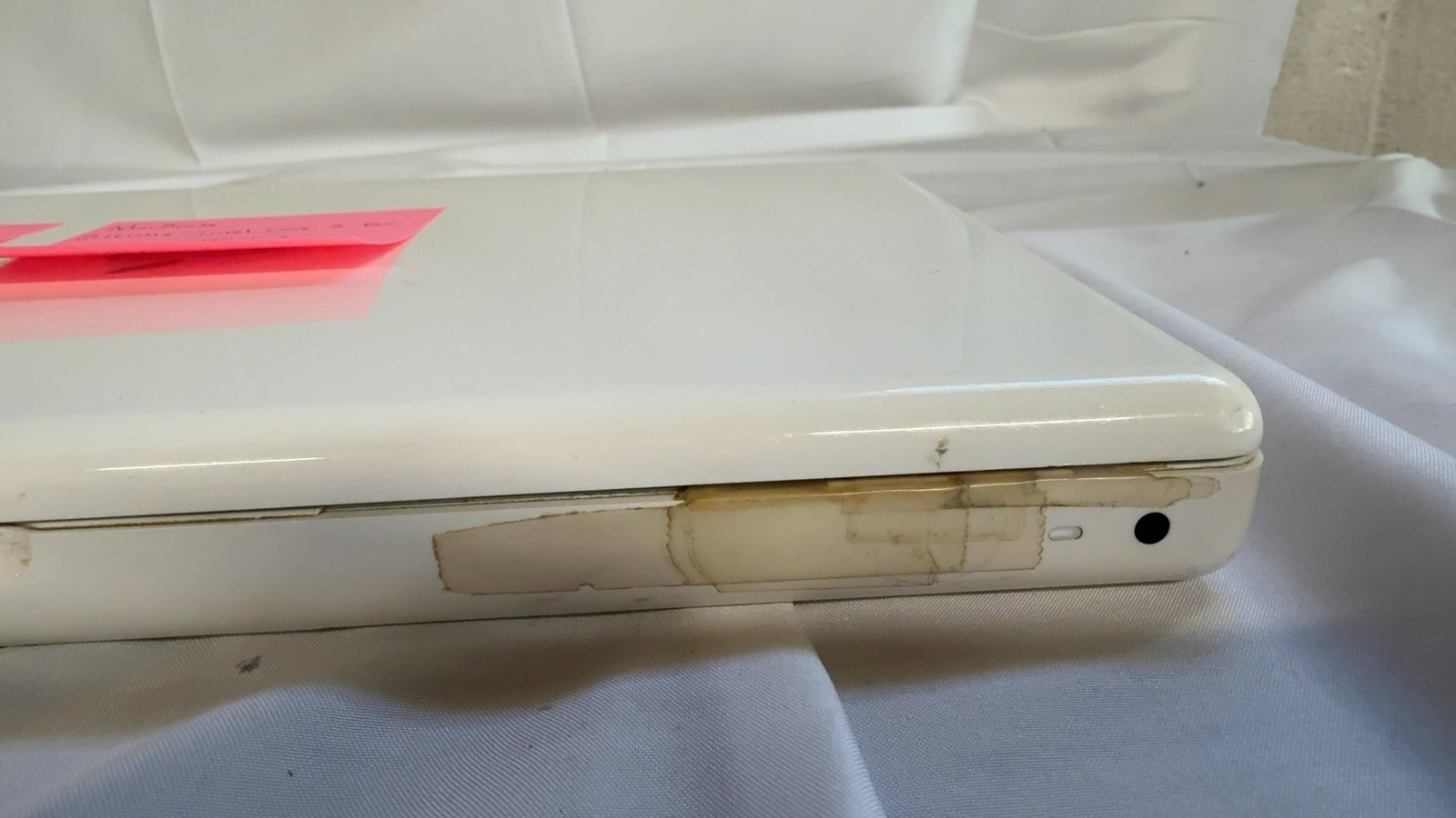 Apple MacBook 2.16GHz Intel Core 2 Duo 2GB DDR2 120GB HDD 13.3″ White