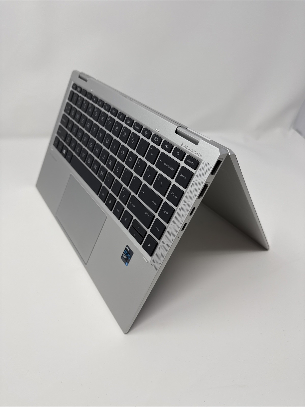 HP EliteBook x360 1040 G8 14″ (Intel Core i5 @ 2.40GHz, 256GB SSD, 16GB RAM)