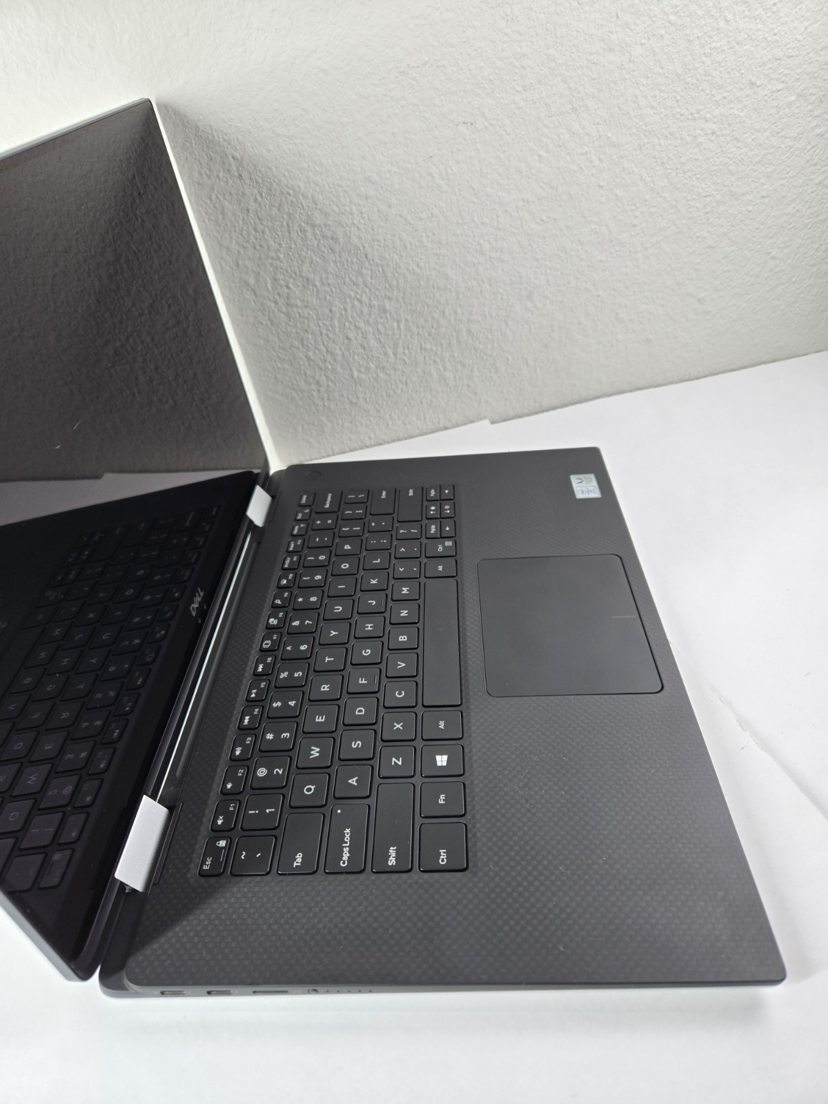 DELL Precision 5530 2-in-1 i7-8706G 3.1GHz 16Gb RAM 256Gb NVMe Touch Pro WX Vega