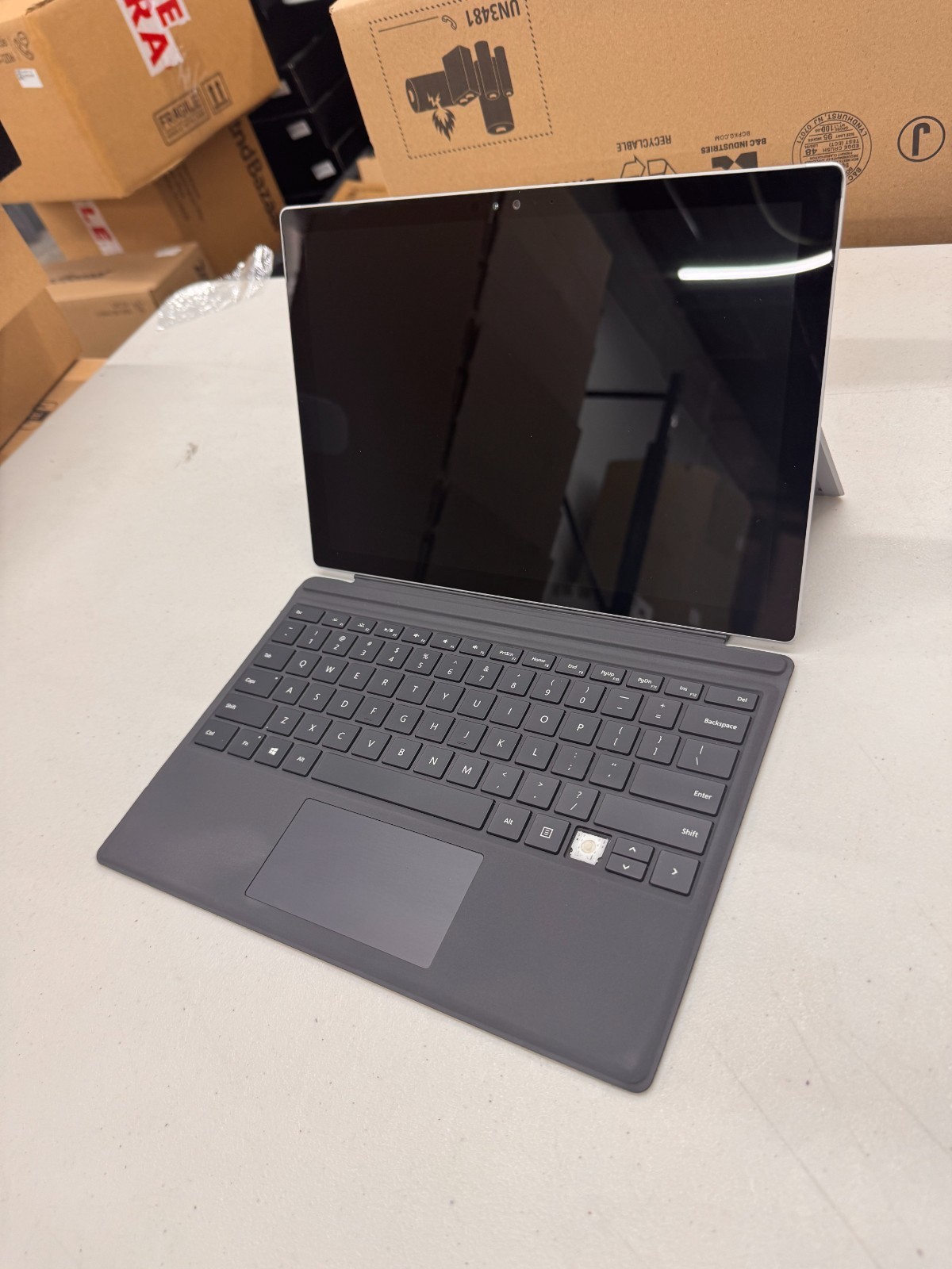 Microsoft Surface Pro 4 12.3″ Touch i5-6300U 4GB RAM 128GB SSD Windows 11 Pro