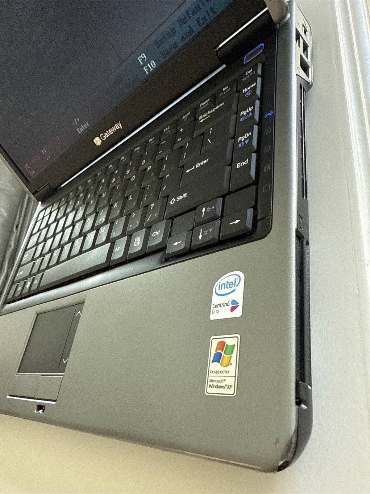 GATEWAY NX260X + Battery. Memory DDR2 256, no HDD, no Power Adapter. AS IS