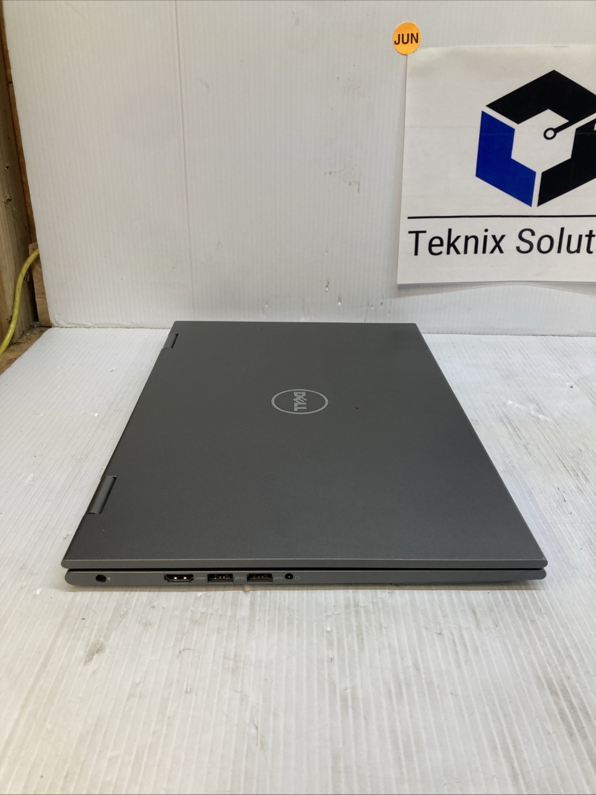 Dell Inspiron 15-5568 Intel Core i3-6100U 2.30GHz 4GB NO HDD Boot to BIOS