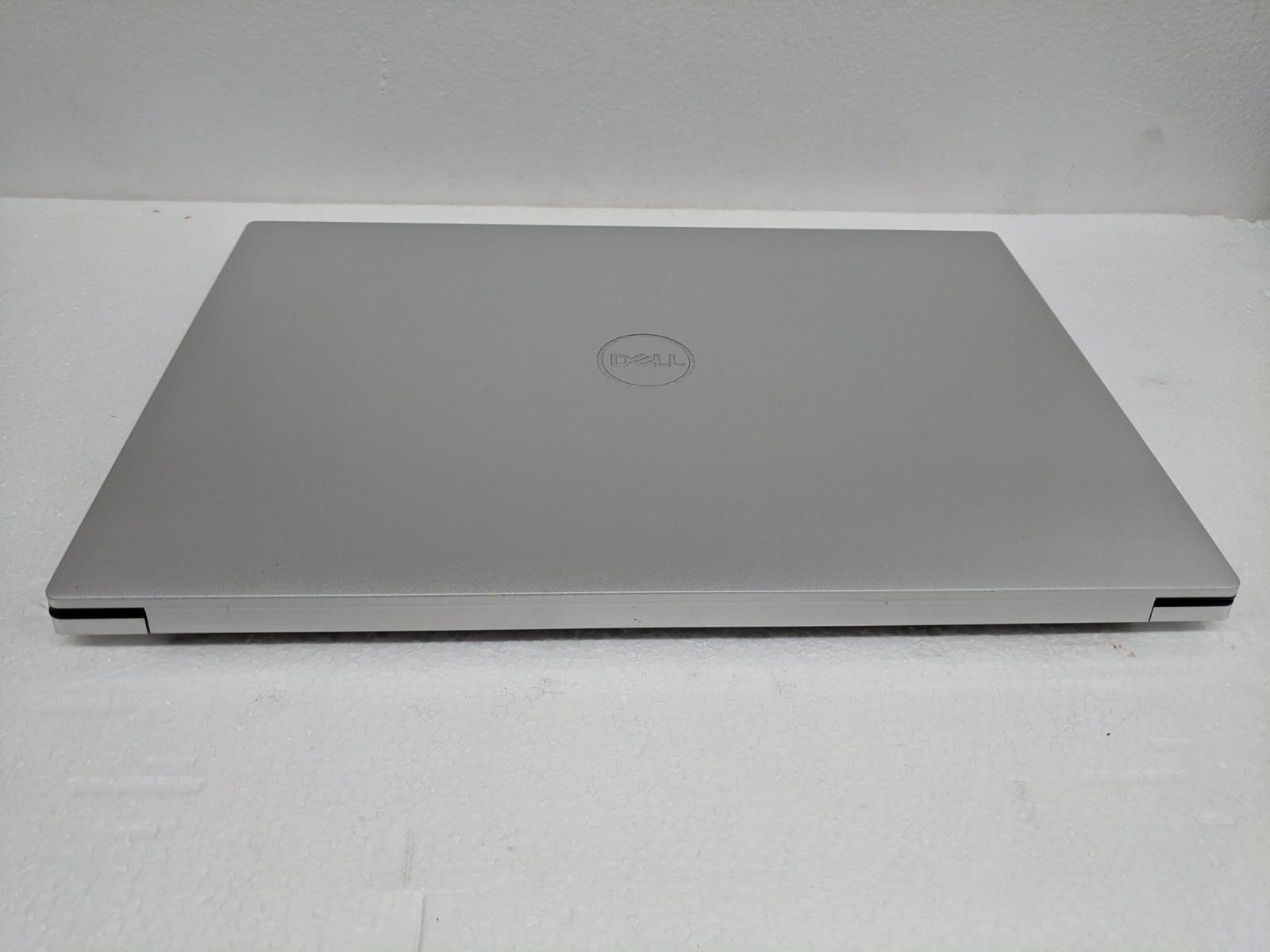 Dell XPS 15 9500 – Core i9-10885H | 32GB DDR4 | 1TB NVMe | GTX 1650 Ti 4GB | W11
