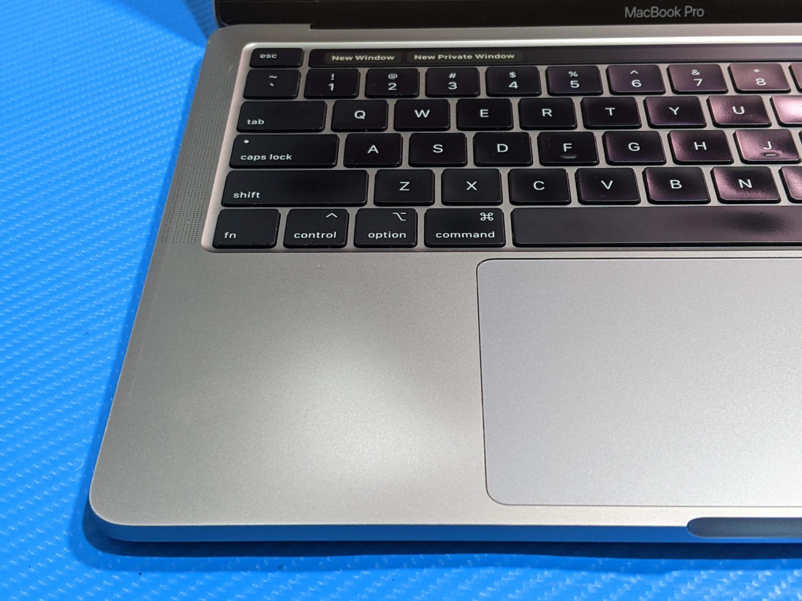 Apple MacBook Pro 13″ (2020) A2251 / BTO Core i7-1068NG7 2.3GHz 32GB 1TB SSD +PA