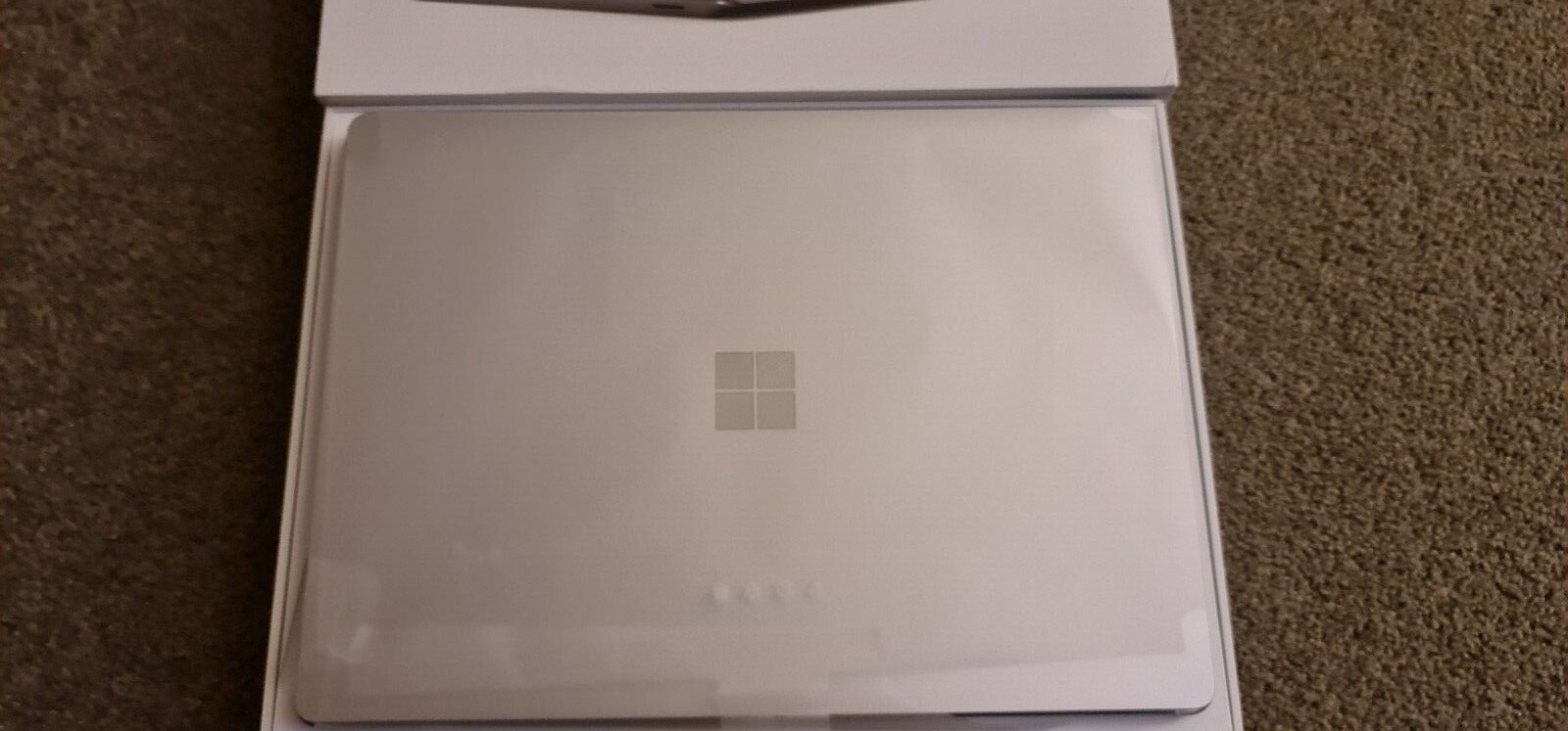 Microsoft Surface Laptop 4 13.5″ (256GB SSD, AMD Ryzen 5 4000 Series, 4.00 GHz,