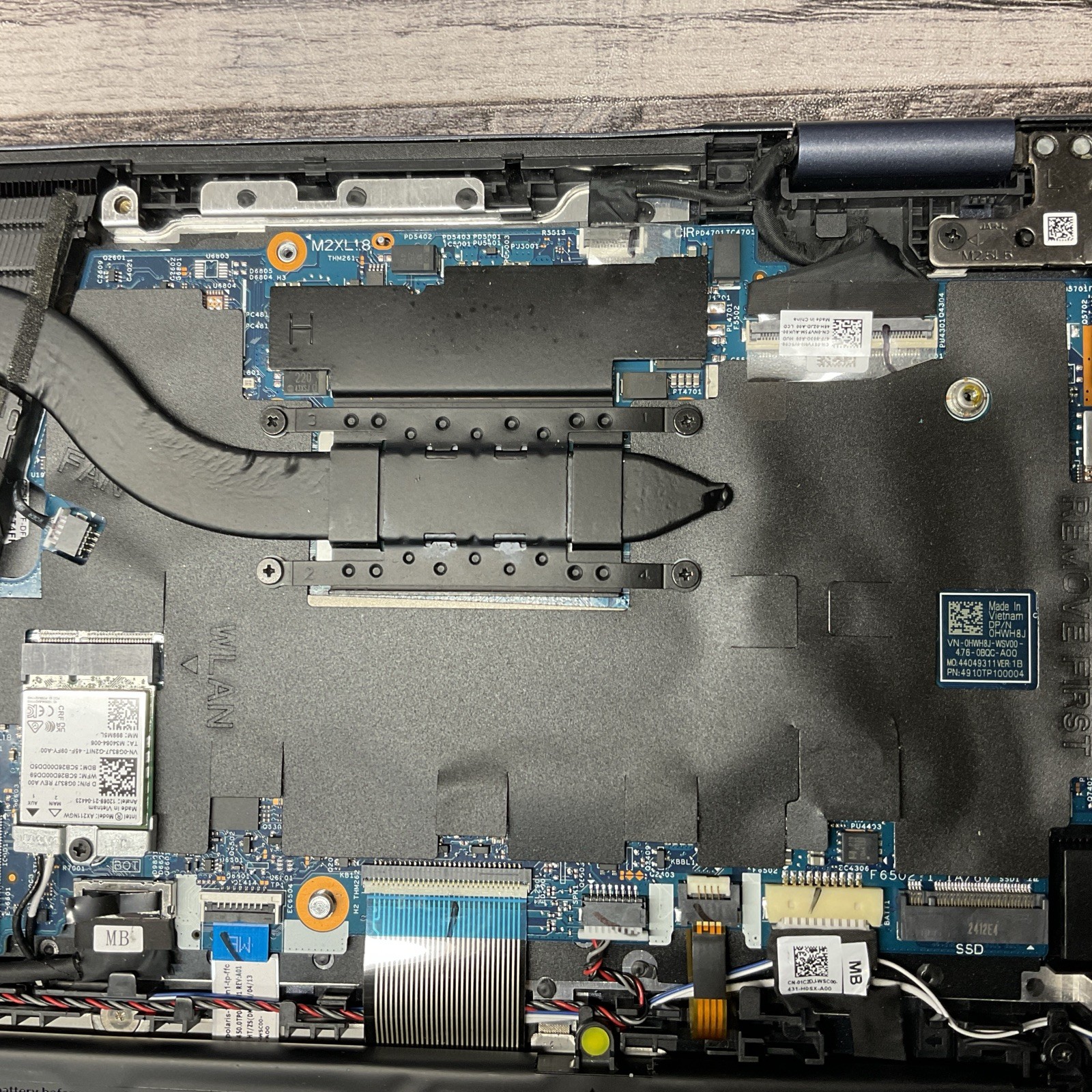 Dell Inspiron 16 7640 2-in-1 / Core Ultra 7 / 32GB / No POST / No SSD / M5