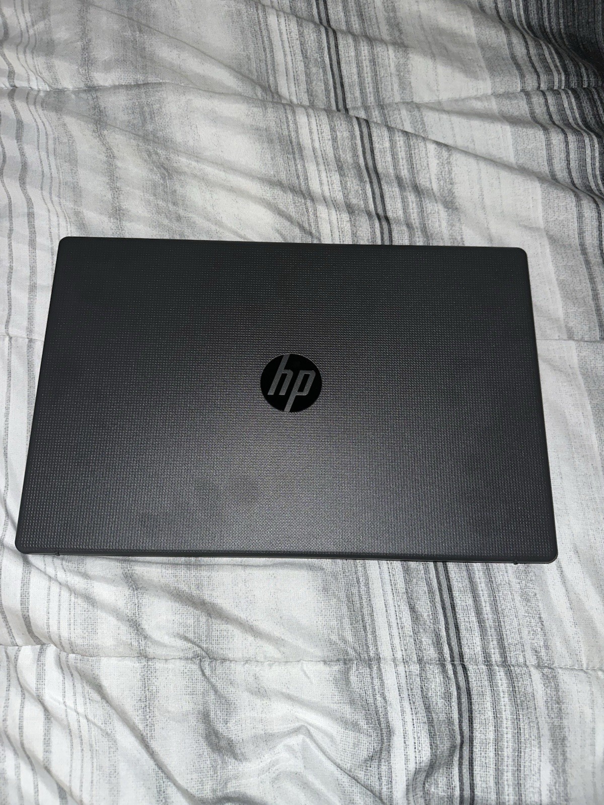 HP 255 G10 15.6″ AMD Ryzen 3-7320U 8GB RAM 256B SSD Windows 11 Home Laptop