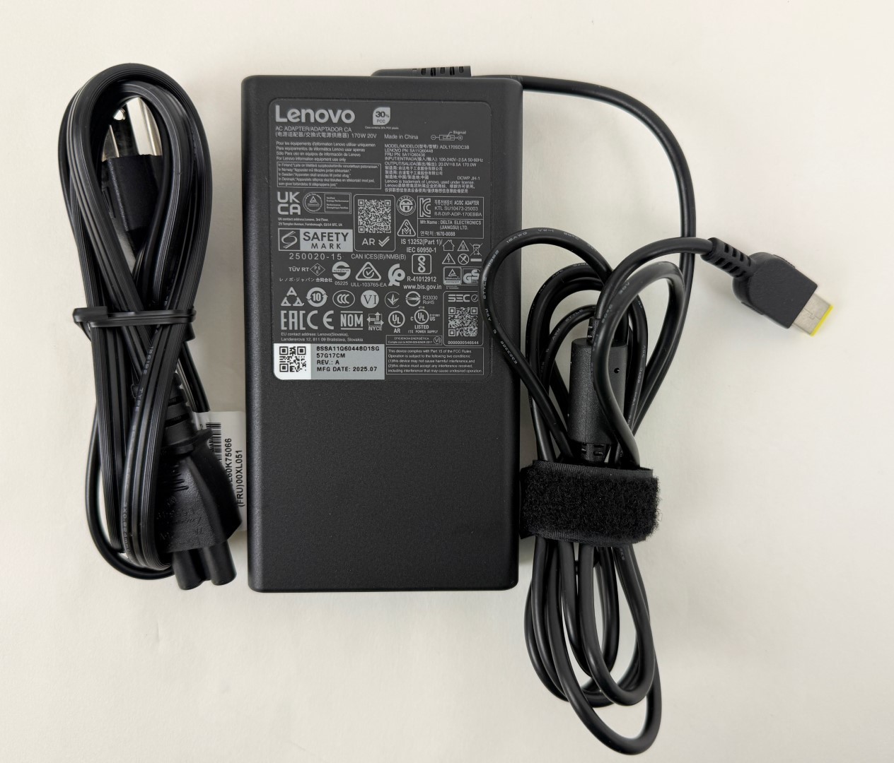 Lenovo Yoga Pro 9 16IAH10 16″ 2.8K OLED Touch Ultra 9 285H 32GB 1TB RTX 5050 W11