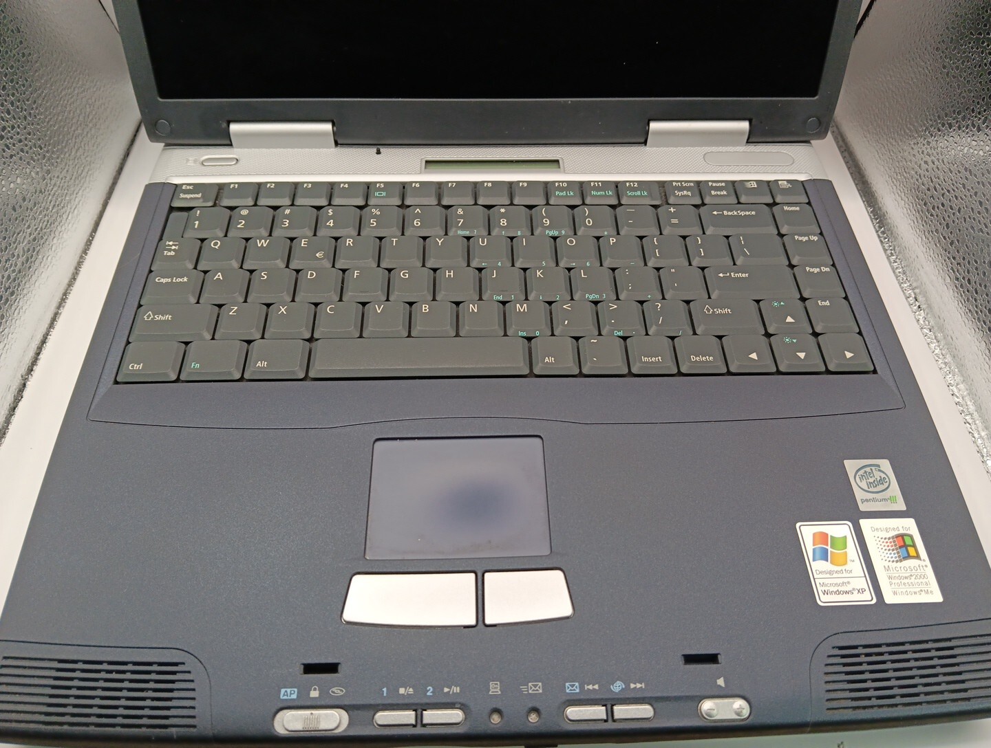 LAM ACY23 Vintage Laptop 15″ Intel Pentium 3 1.20GHz/896MB/1.44/DVD/No Cord/HD
