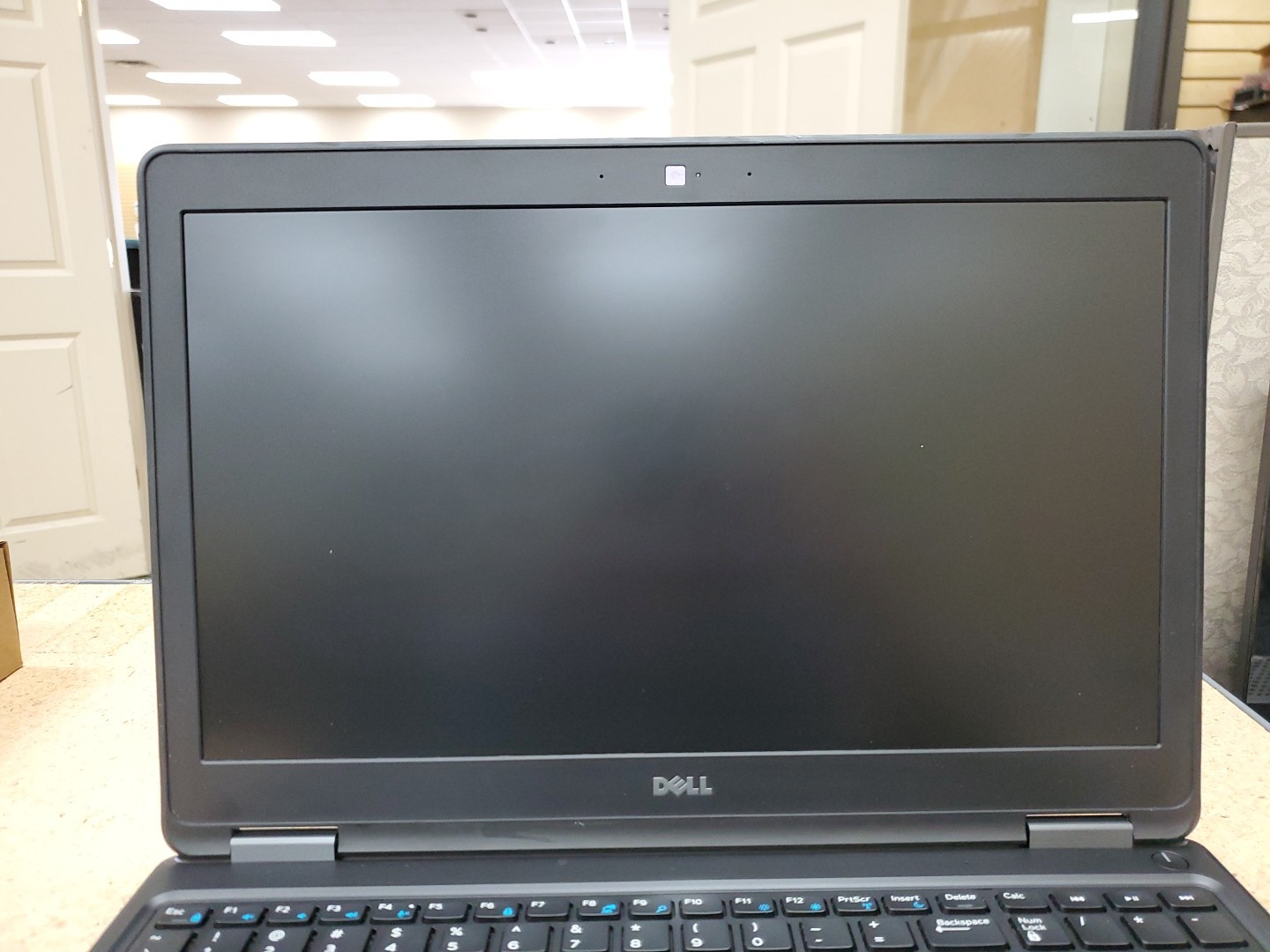 Dell Latitude E5550 500GB SSD, i5-5300U 2.2GHz, 8GB Ram) Laptop 050526-1