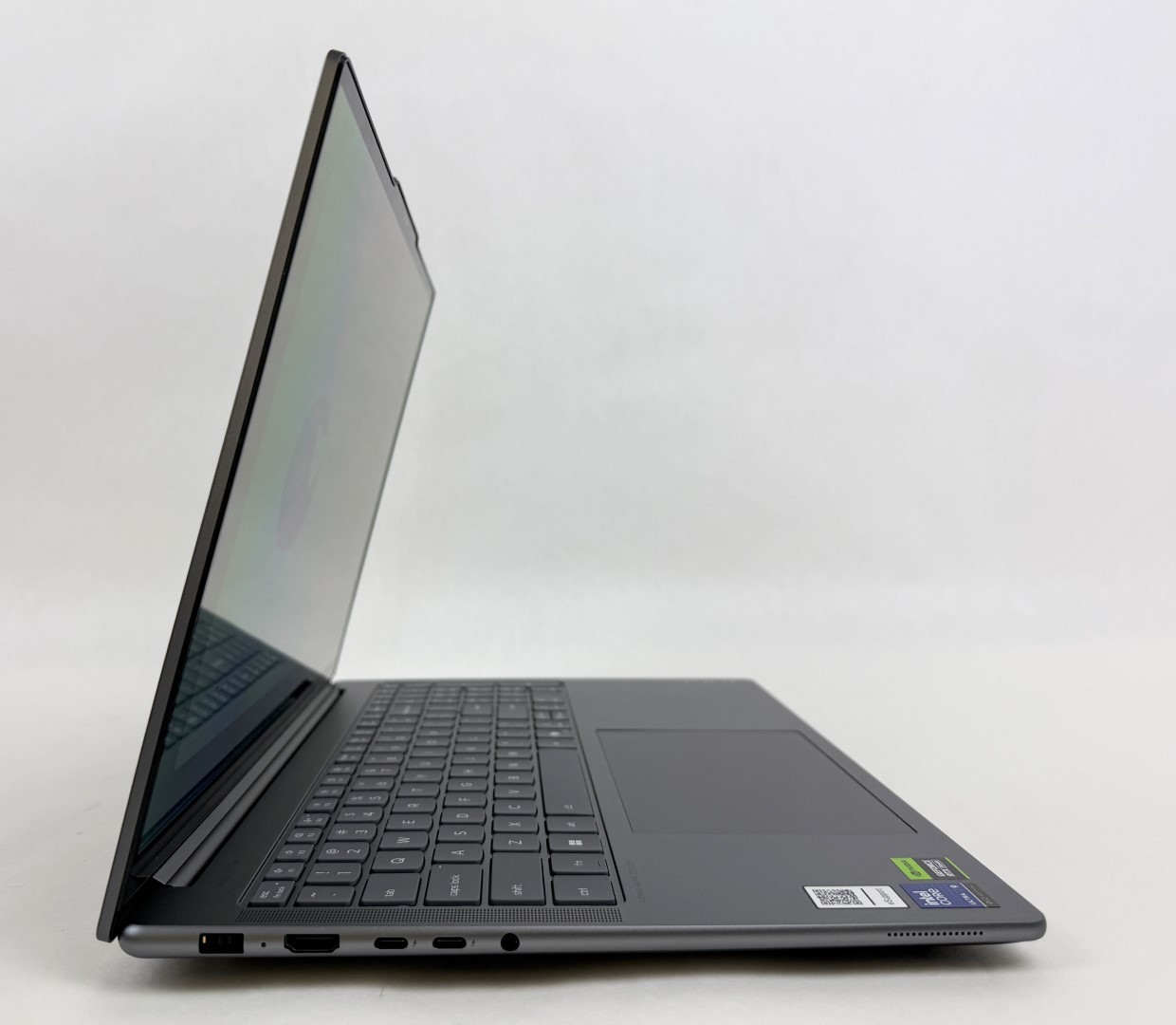 Lenovo Yoga Pro 9 16IAH10 16″ 2.8K OLED Touch Ultra 9 285H 32GB 1TB RTX 5050 W11