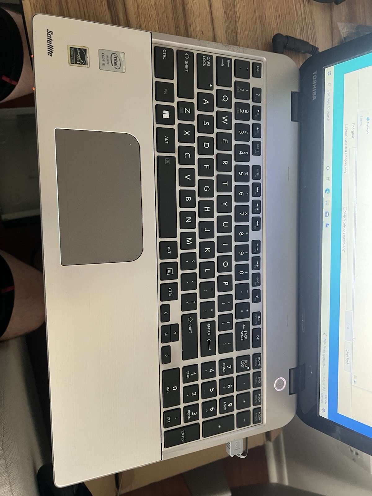 Toshiba Satellite E55-A5114 Laptop (Intel i5, 750 Gb HDD 6 Gb DDR3, Windows 10)