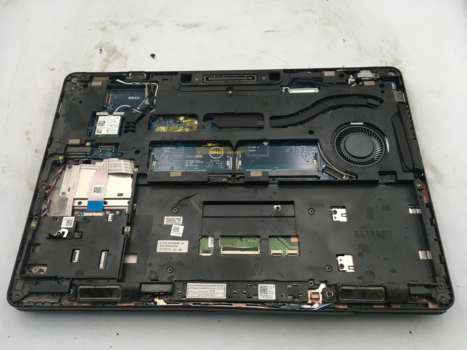 DELL LATITUDE E5470 – FOR PARTS/NO POWER – INTEL I5 6TH GEN – NO RAM – READ – BB