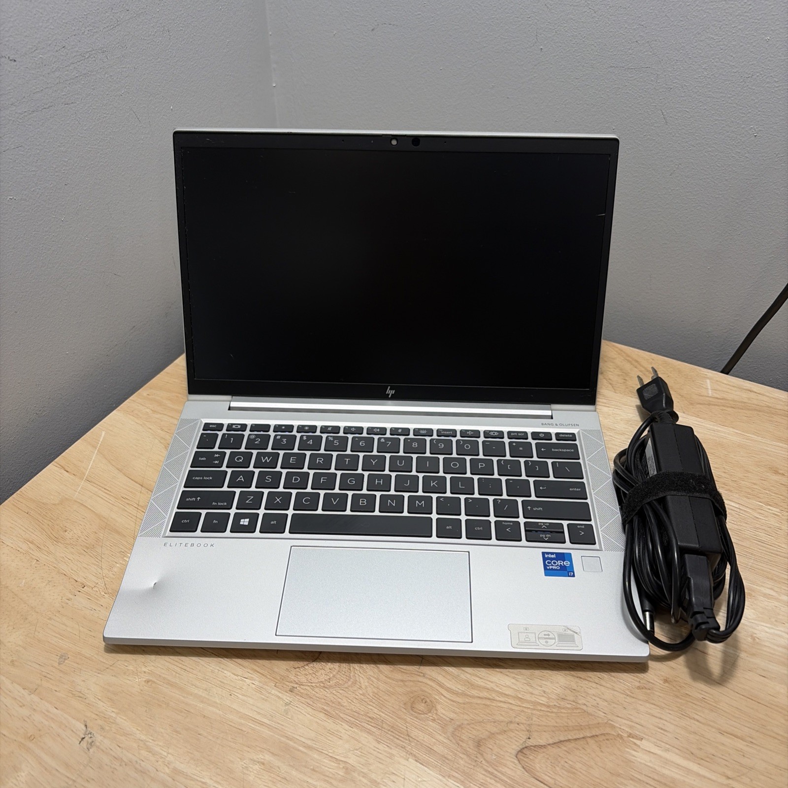 HP Elitebook 830 G8 Core i7-1185G7 3.0GHZ 16GB 256GB, WCam, WiFi W11 & Cord