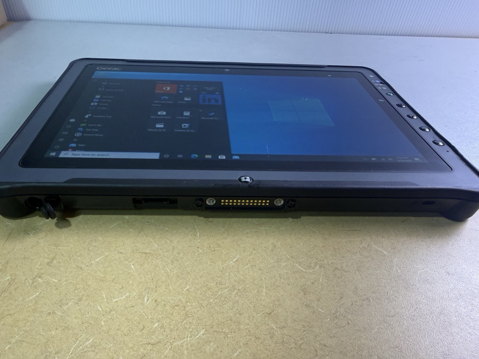 GETAC F110 G3 Rugged Tablet i7-6500U 2.50GHz 256GB SSD 4GB Ram Win10Pro