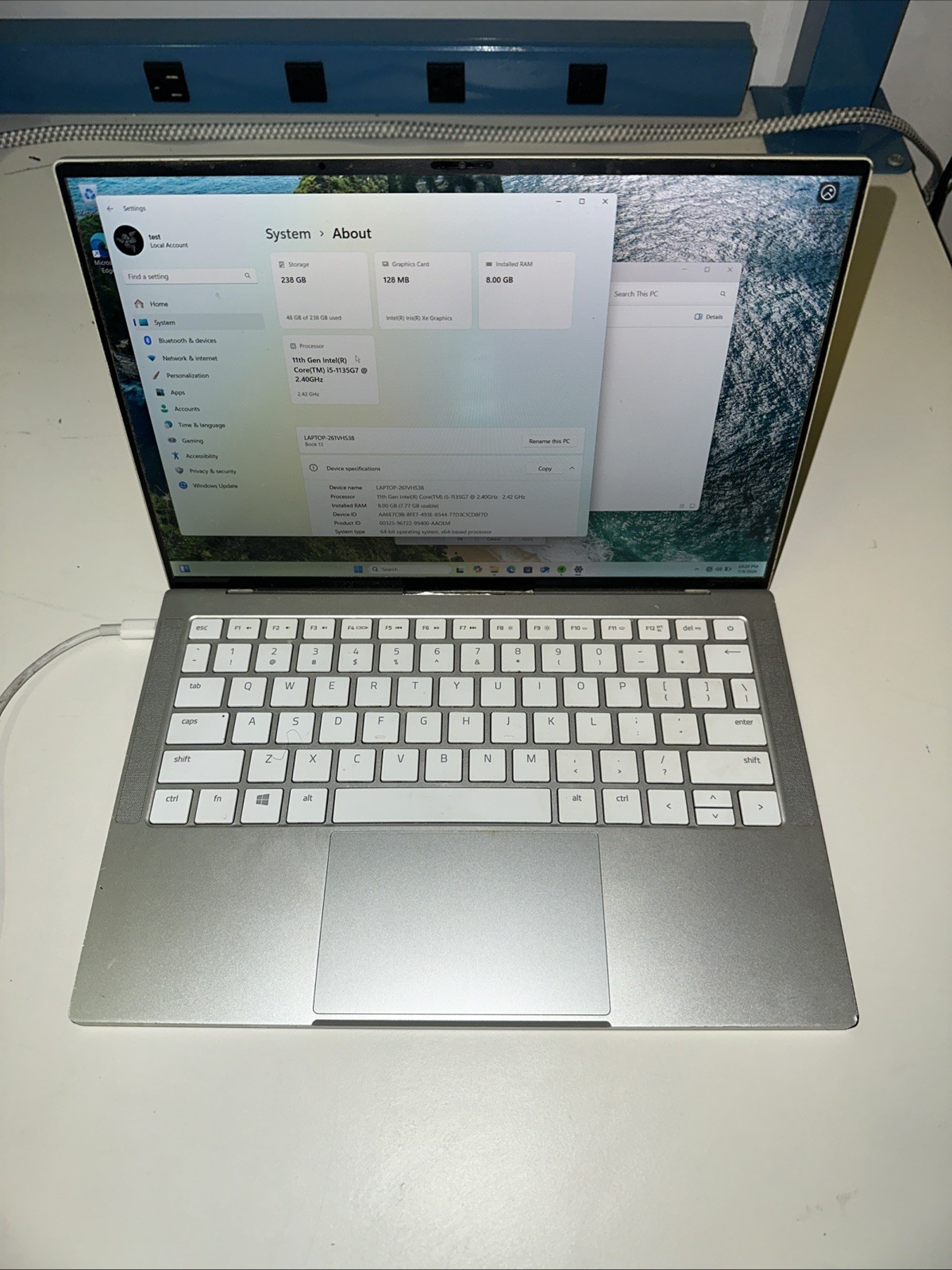Razer Book 13 RZ09-0357 i5-1135G7 2.4GHz 8GB RAM 256GB SSD SIGNS OF WEAR