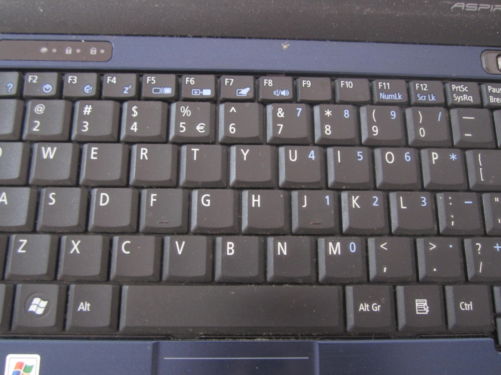 BLUE Acer Aspire One D150-1165 Laptop 1GBRAM 160GBHD GOOD SCREEN NoCORD – WORKS