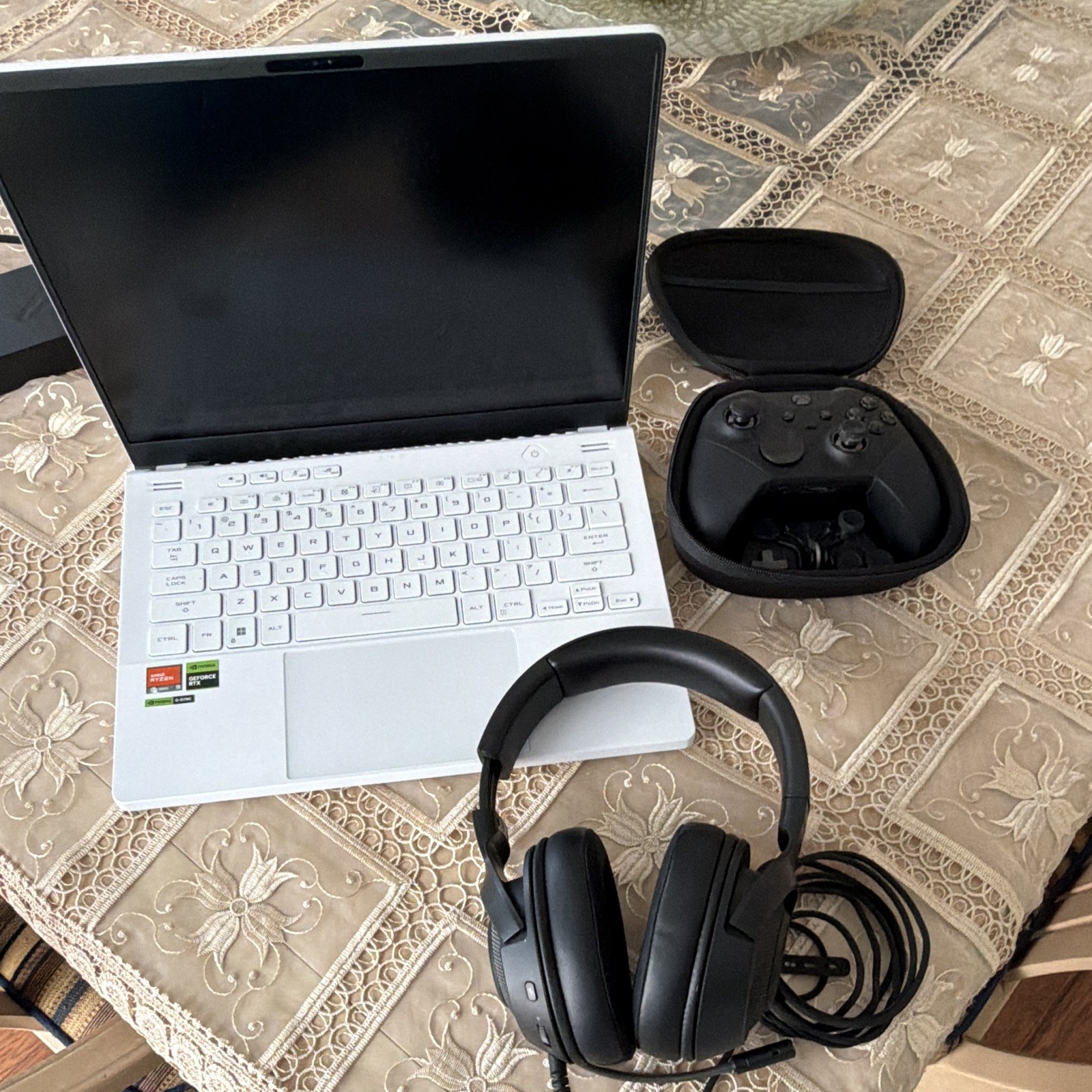 ASUS ROG Zephyrus G14 GA402XV + Xbox Controller + Headset $1200
