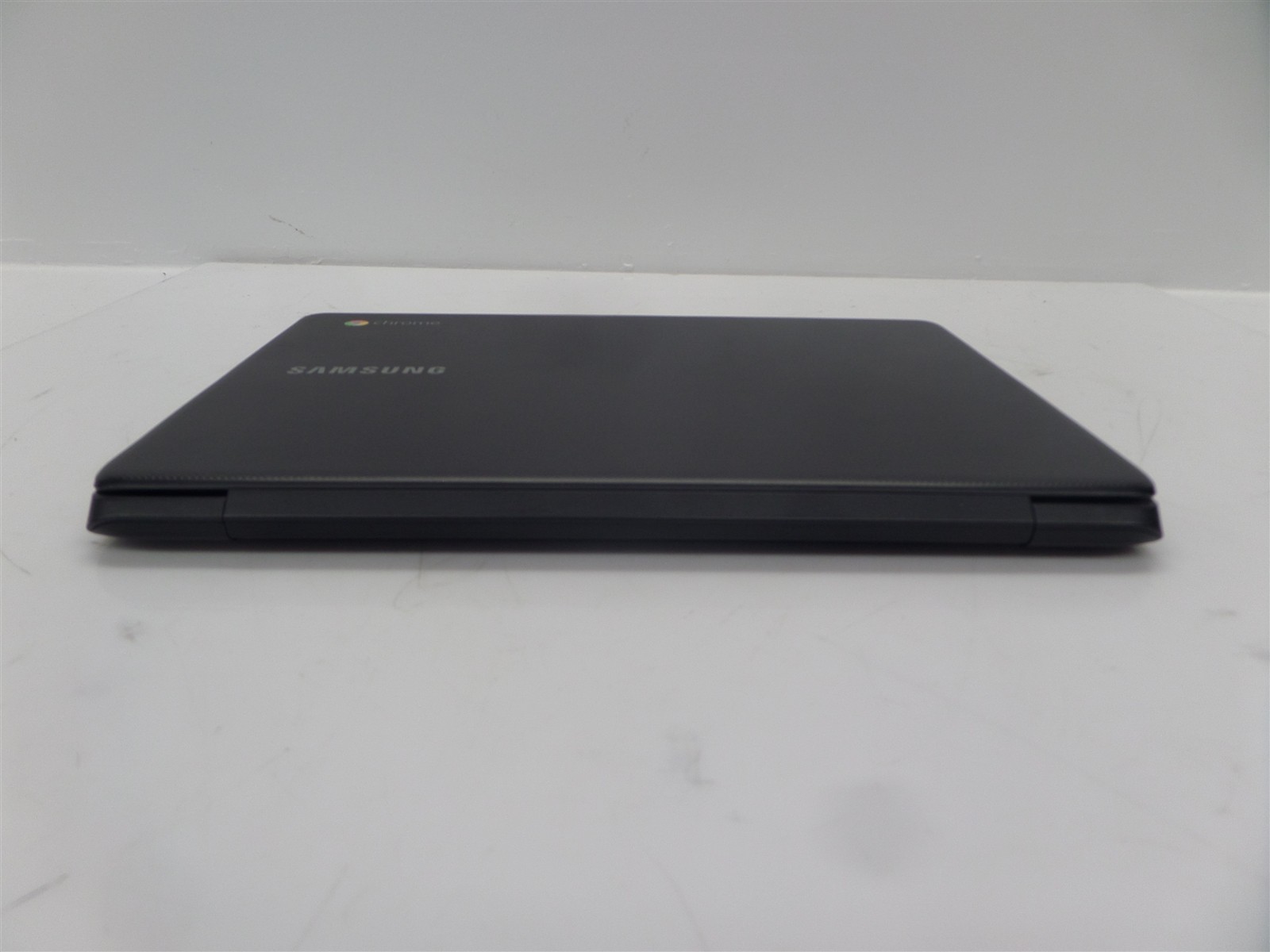 Samsung 11.6″ Chromebook 3 XE500C13-K04US Celeron N3060 1.6GHz 4GB RAM 16GB eMMC