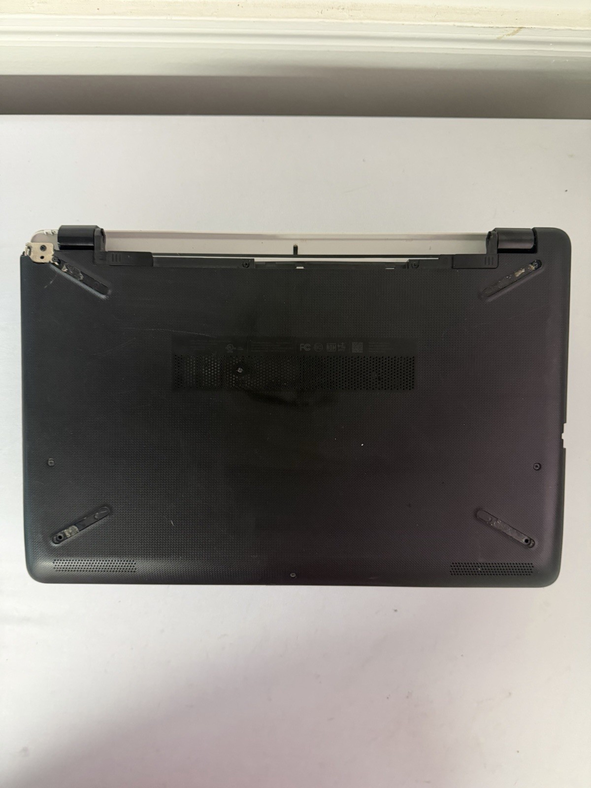 HP Laptop – Unknown if Screen is Good – Intel i3 Gen 7 – No RAM – Read Des
