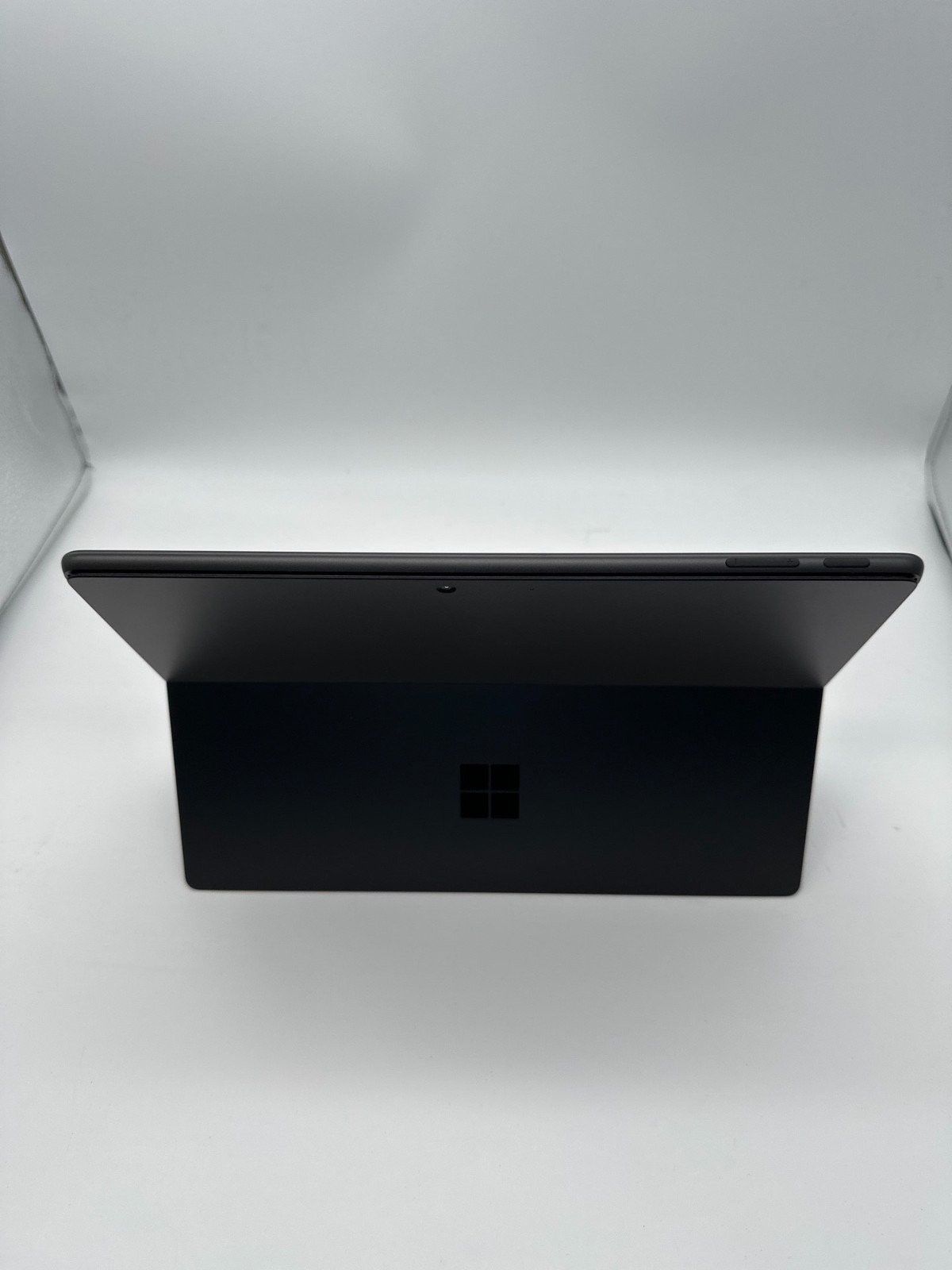 Microsoft Surface Pro 11 Copilot+ PC 13″ Snapdragon X Plus 16/256GB Win11 Pro