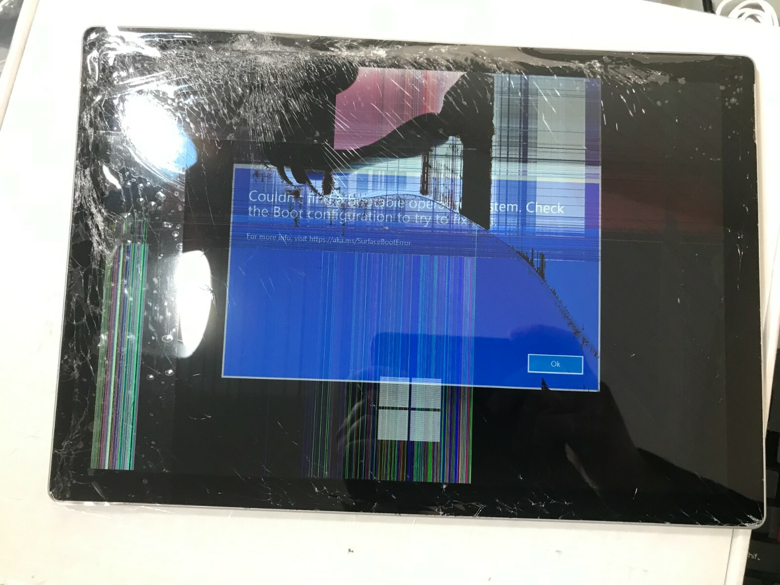 Surface Pro 6 Tablet i5-8250U 8GB 128GB SSD 12.3in Platinum Crack Screen #606