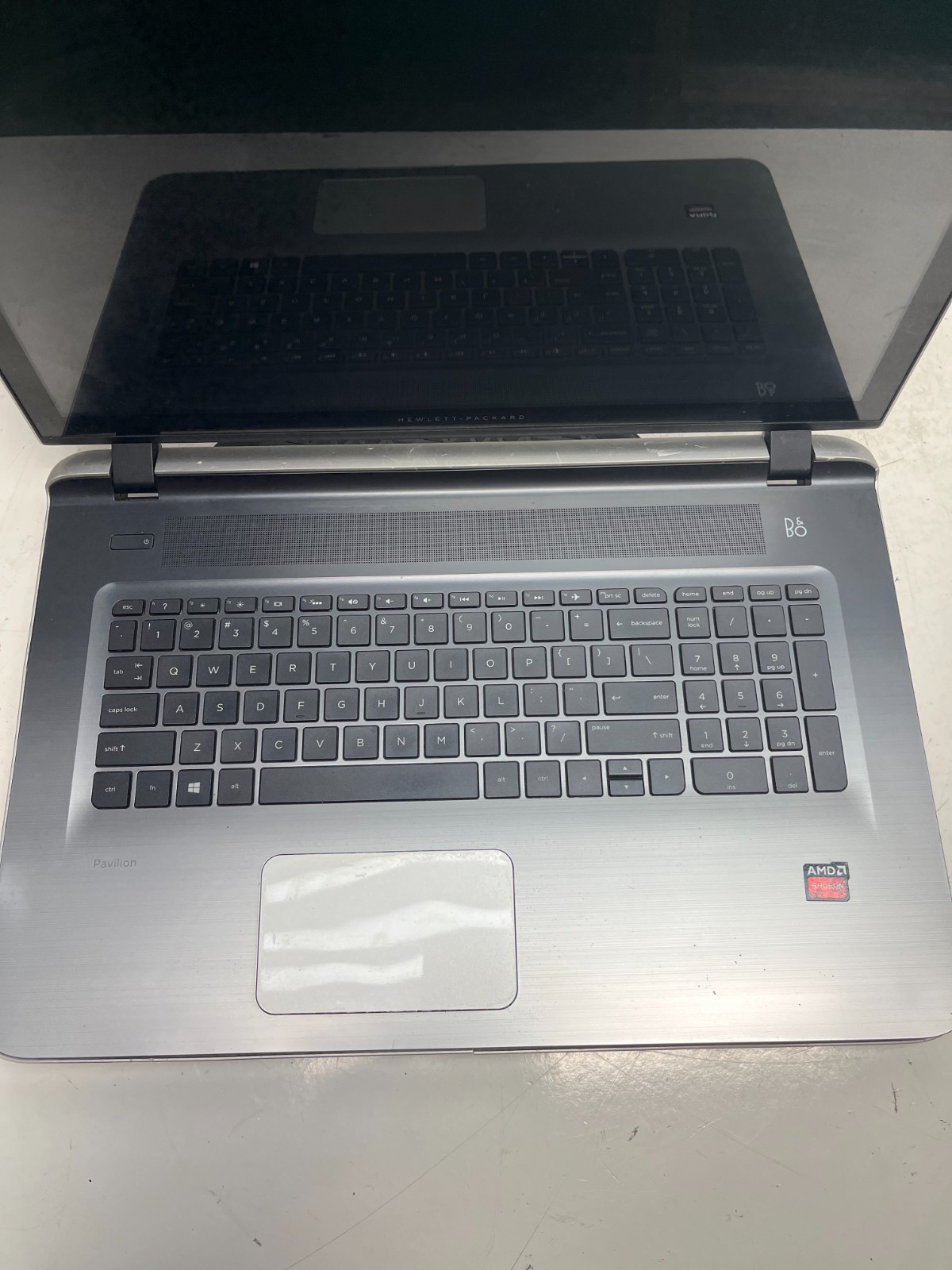 HP Pavilion 17-g133cl AMD A10 Extreme Radeon R8 200 MHz 4GB NO HDD
