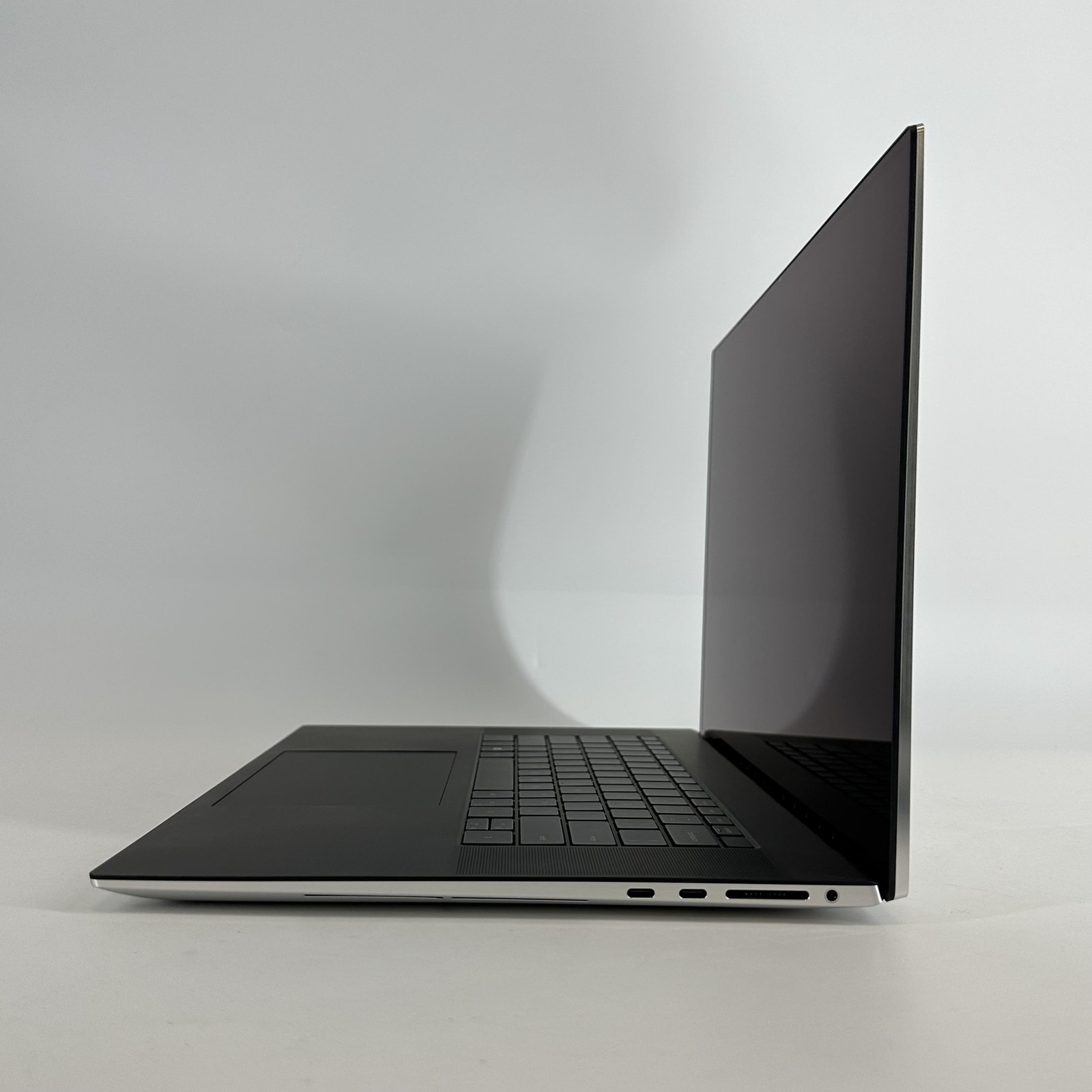Dell XPS 17 9730 UHD+ TOUCH 2.4 GHz i7-13700H 32GB 1TB SSD RTX 4070 Excellent
