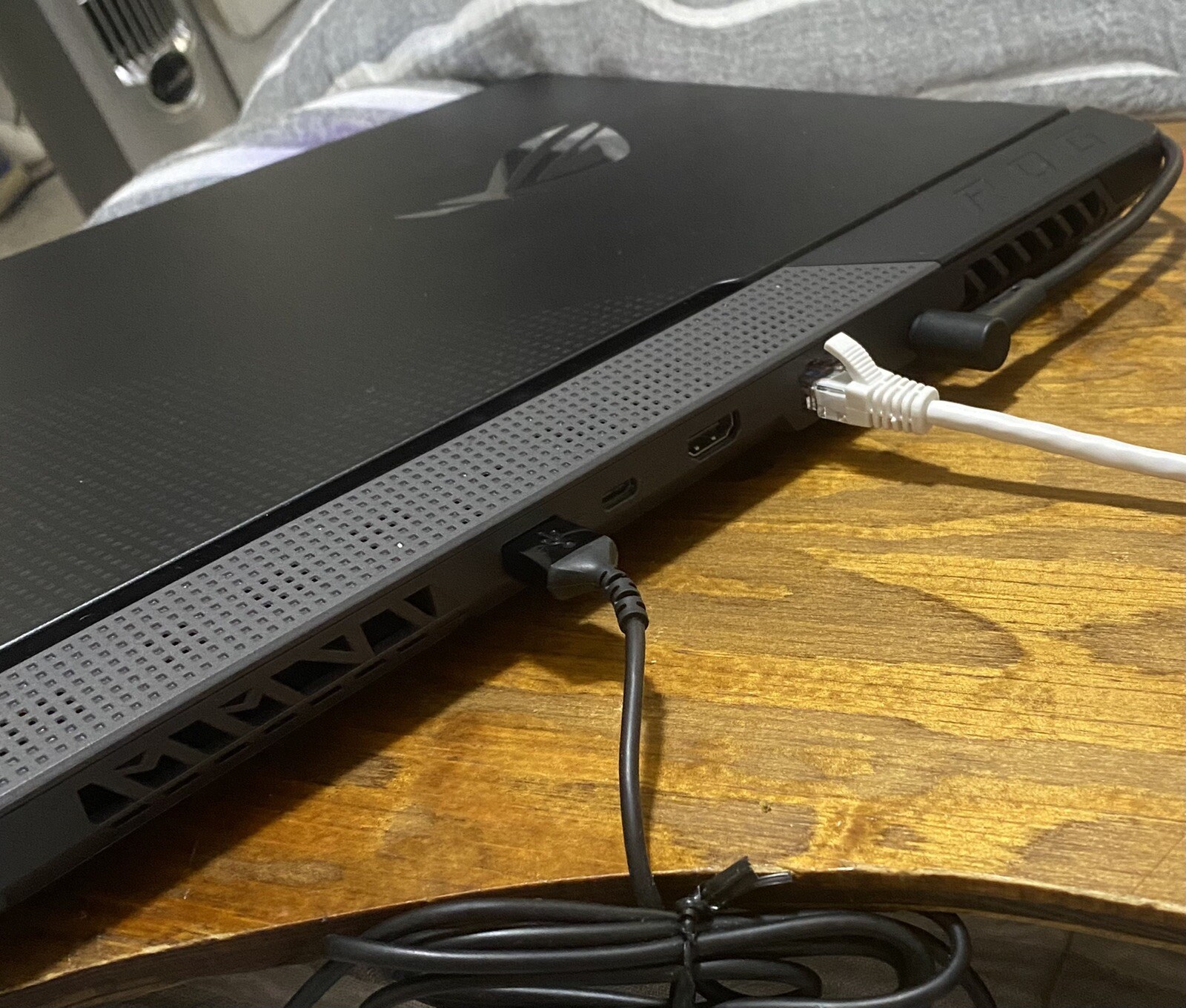 ASUS ROG Strix G513 R9 G513QM 15.6″ (2TB SSD, AMD Ryzen 9 5900HX, RTX 3060)