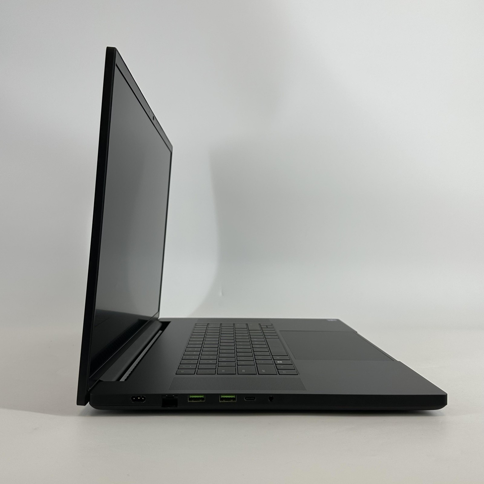 Razer Blade 18 Black 120Hz UHD+ 2.2 GHz i9-14900HX 64GB 2TB/2TB NVIDIA RTX 4090