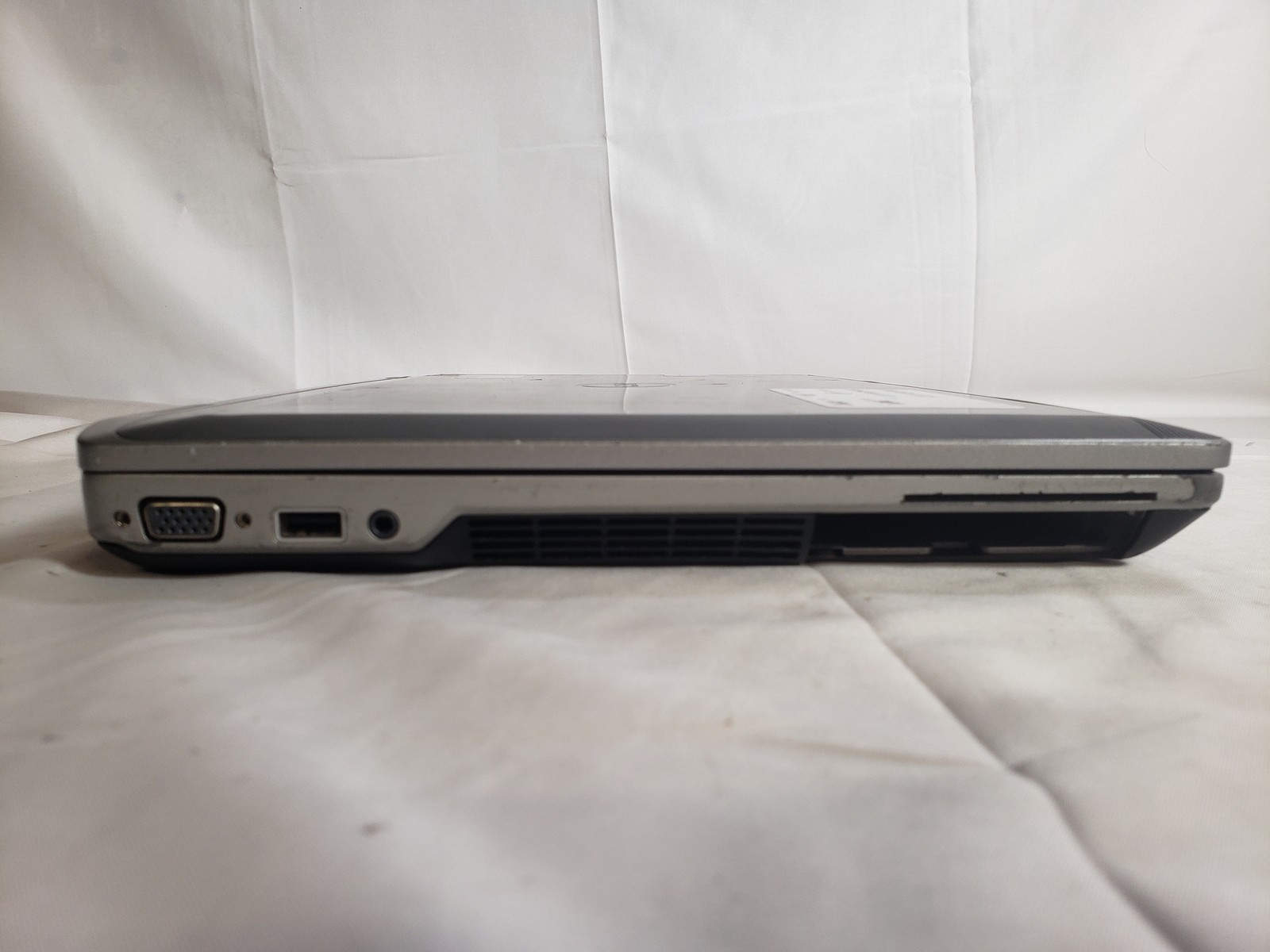Dell Latitude E6520 Intel Core i5-2520M 4 GB No Drive 15.6″ 1600×900