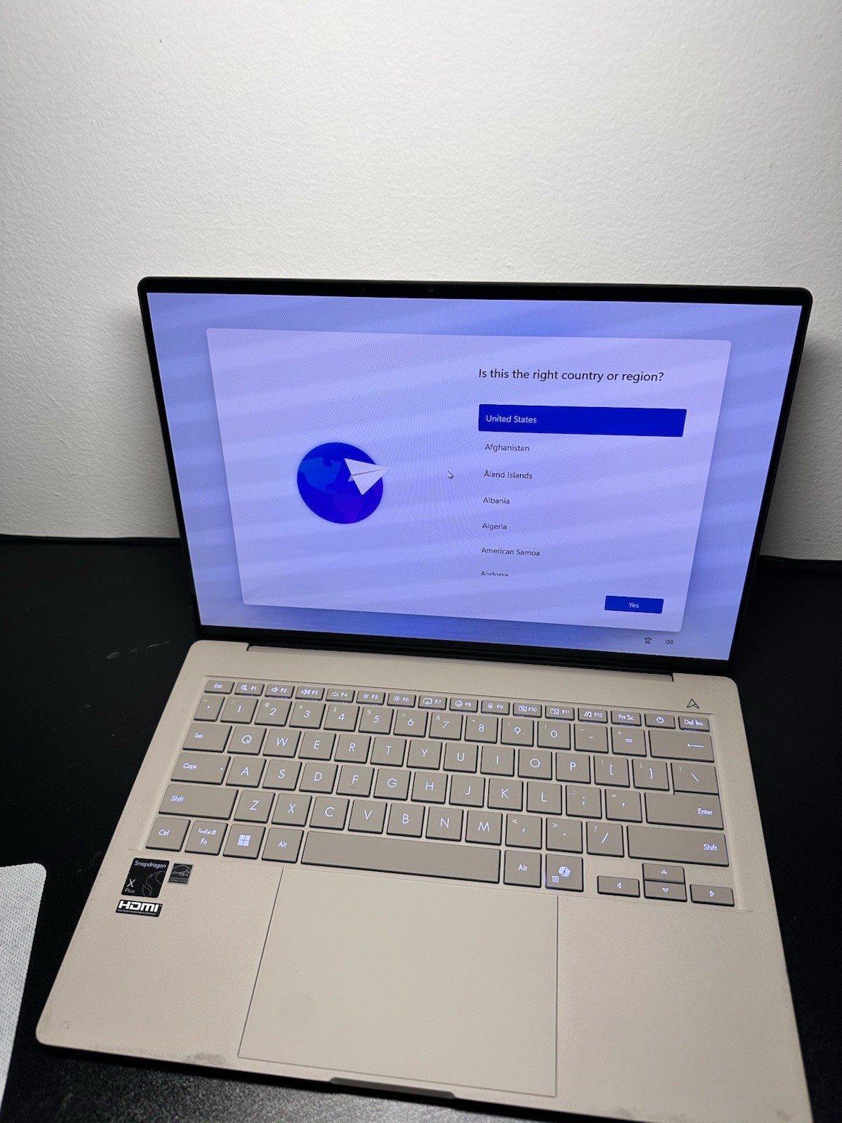 ASUS Zenbook A14 14″ FHD+ OLED Snapdragon X+ 16GB RAM 512GB SSD Windows 11