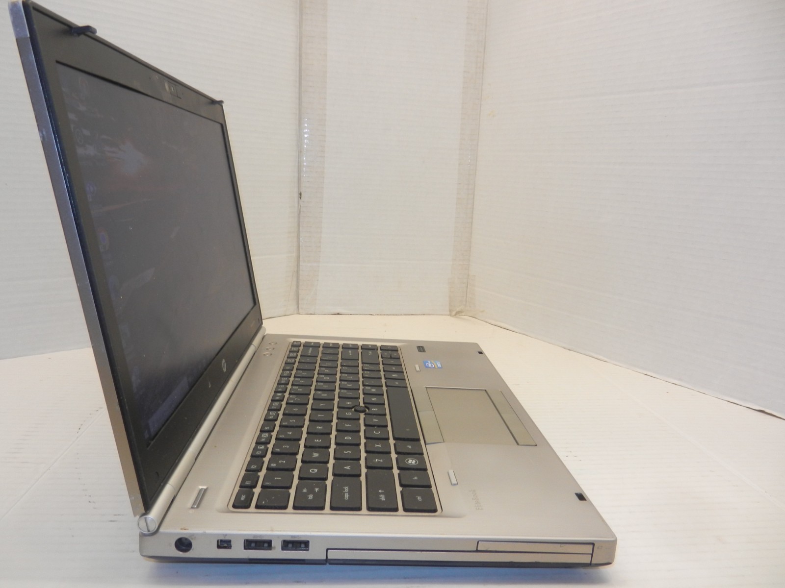 HP ELITEBOOK 8460P 14″ CORE i5-2450M@2.5GHz 4GB RAM 256GB SSD WINDOWS 10